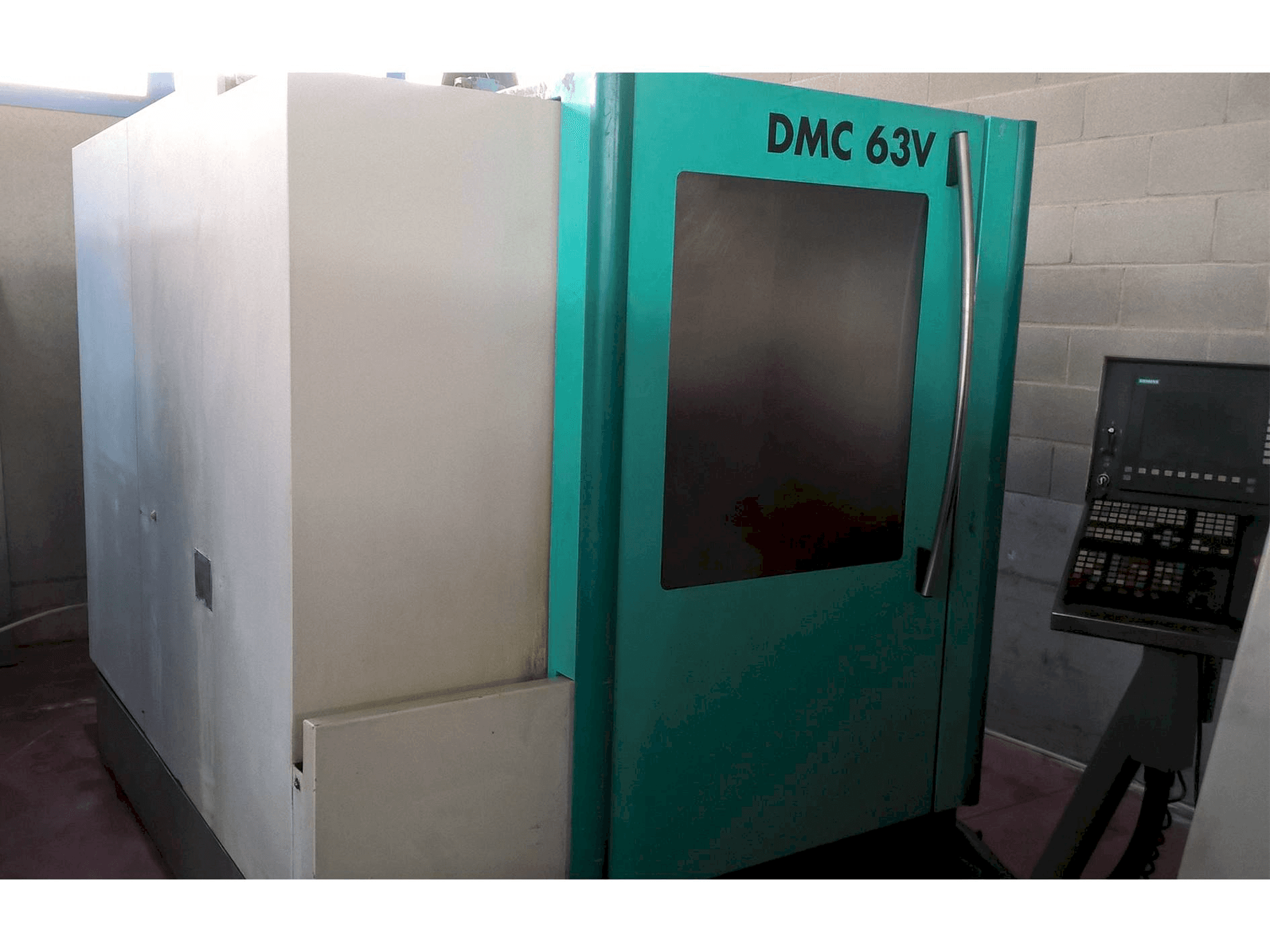 Makine DECKEL MAHO DMC 63V - Önden görünüm