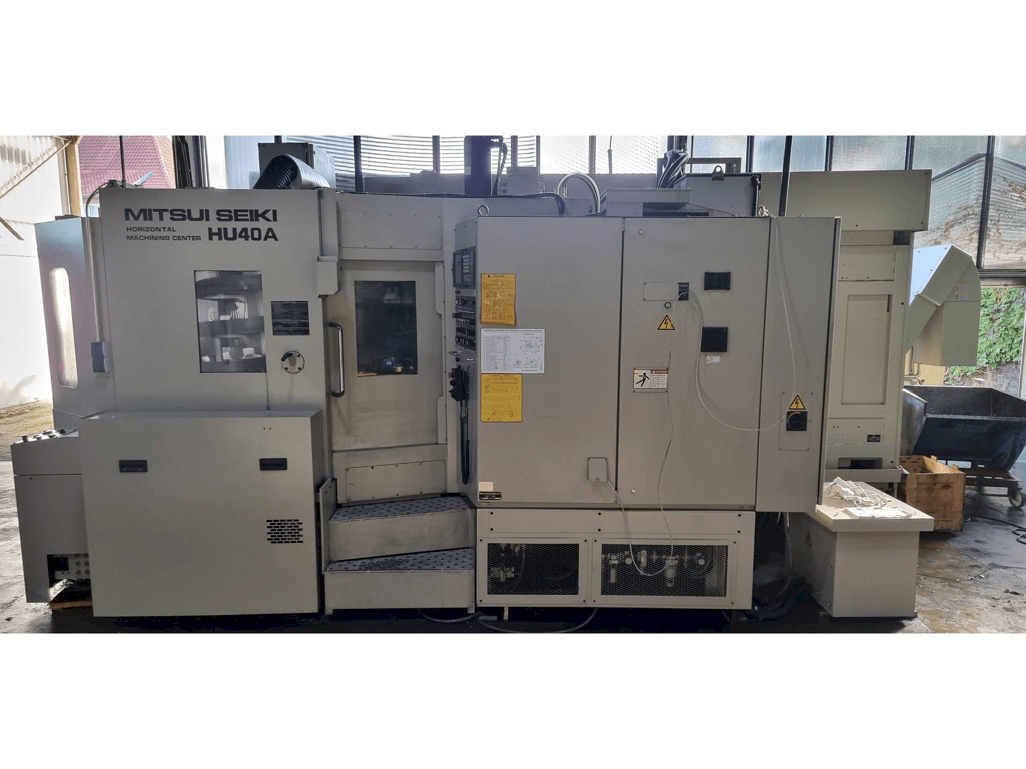 Makine Mitsui Seiki HU40A - Önden görünüm