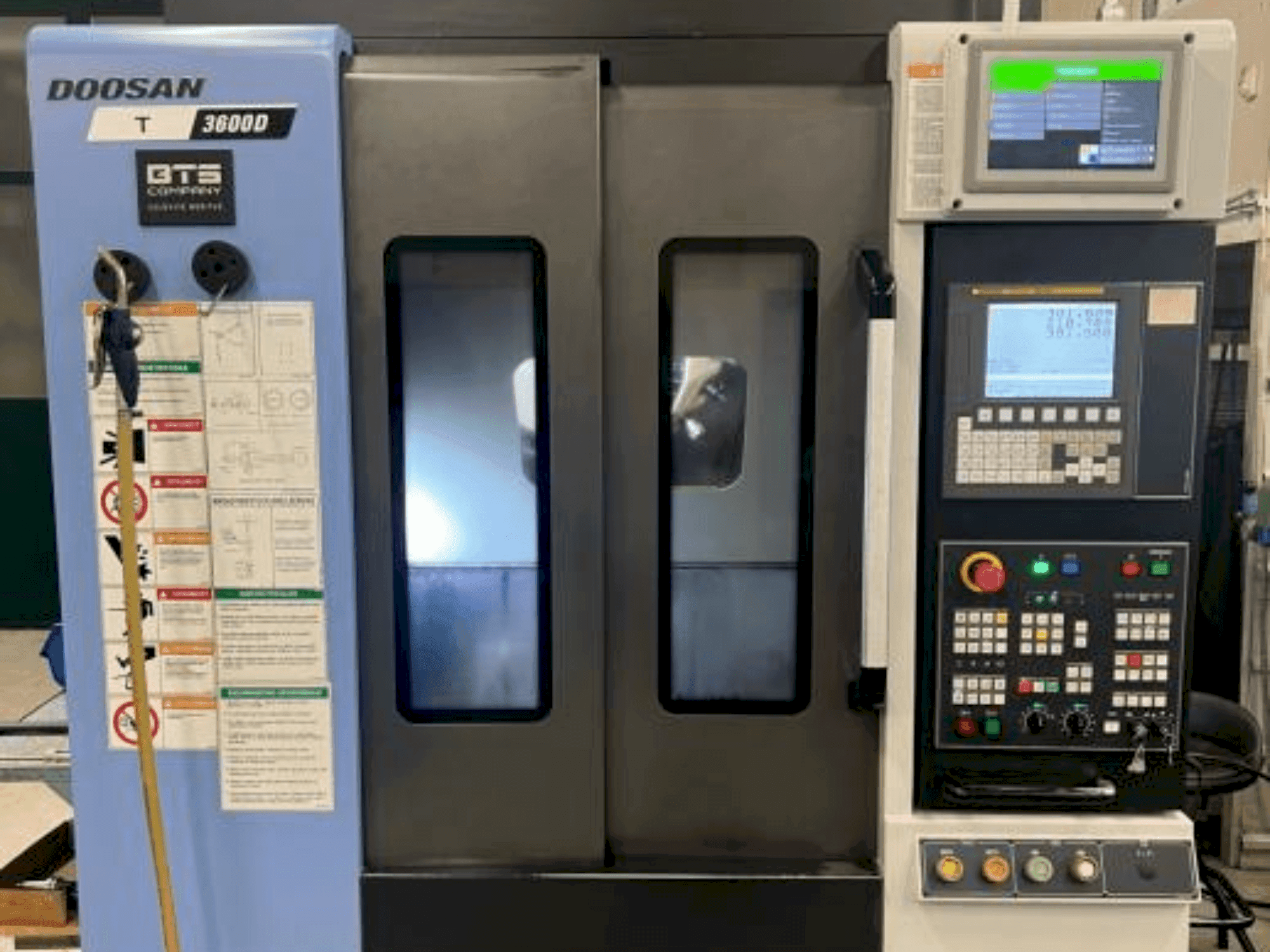 Makine DOOSAN T3600 D - Önden görünüm