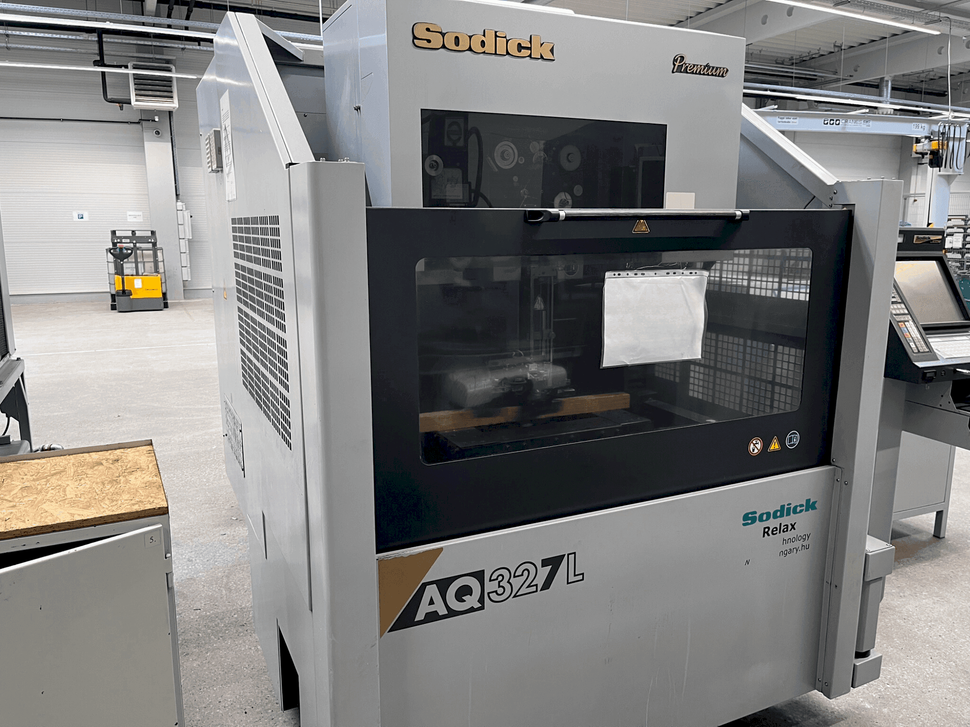 Makine Sodick AQ327L - Önden görünüm