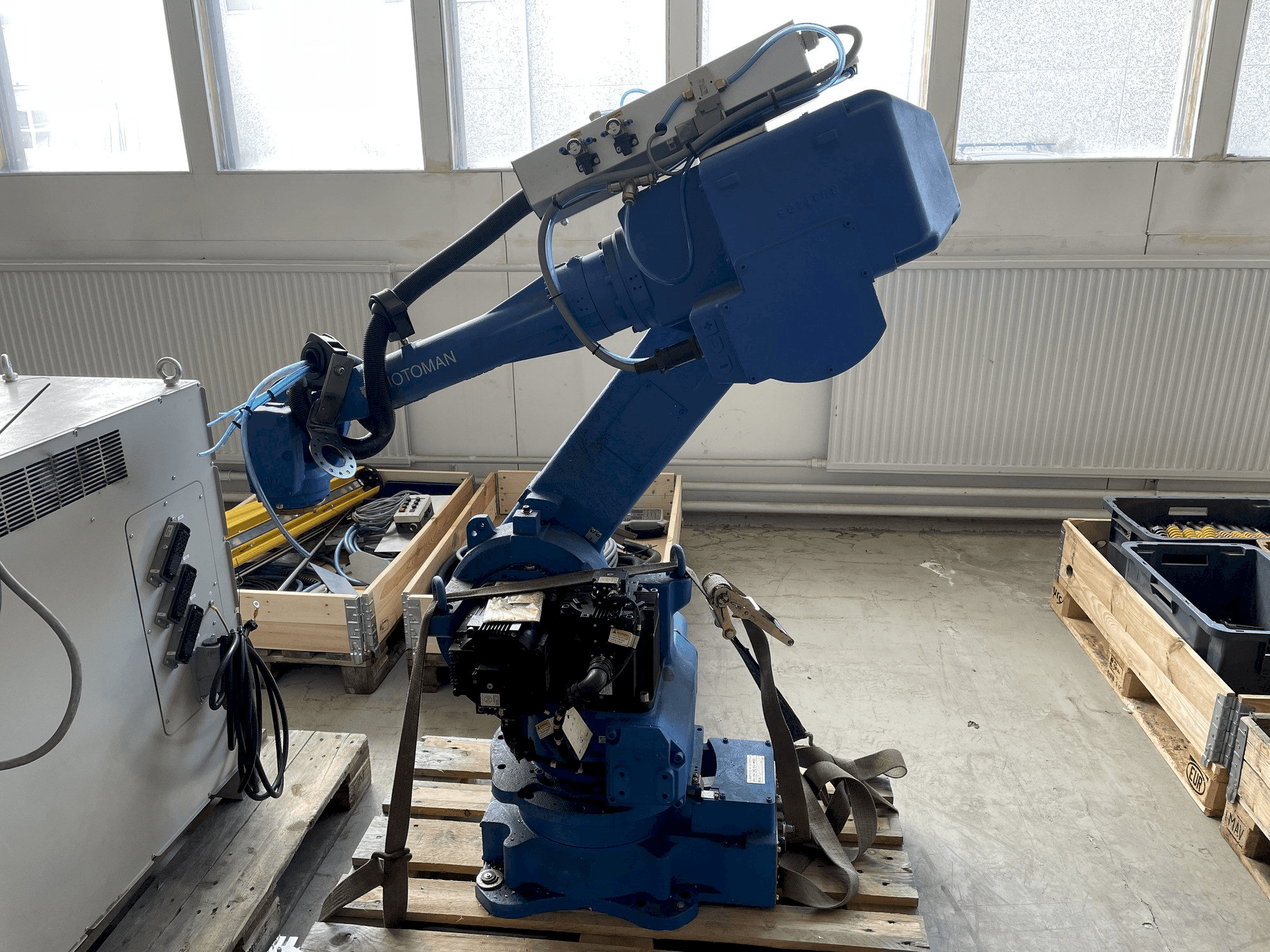Makine MOTOMAN NX100 80KG - Önden görünüm