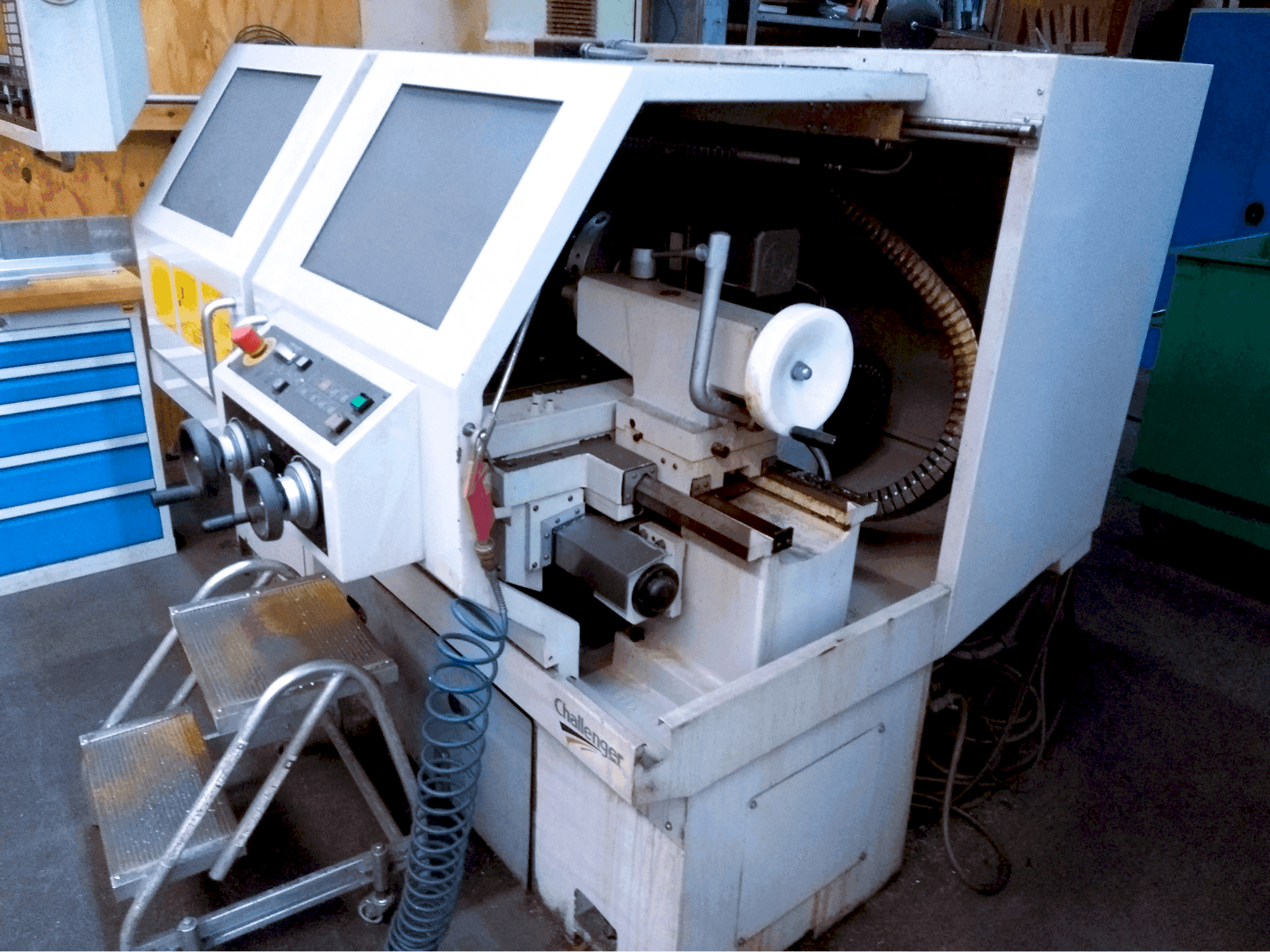 Makine Challenger MICROTURN BNC 446 - Önden görünüm