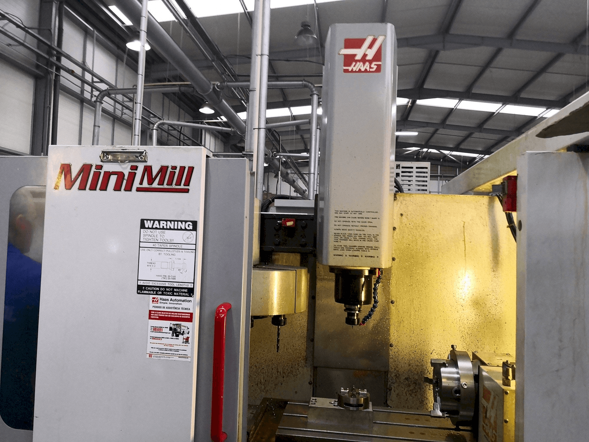 Makine HAAS Mini Mill CE - Önden görünüm