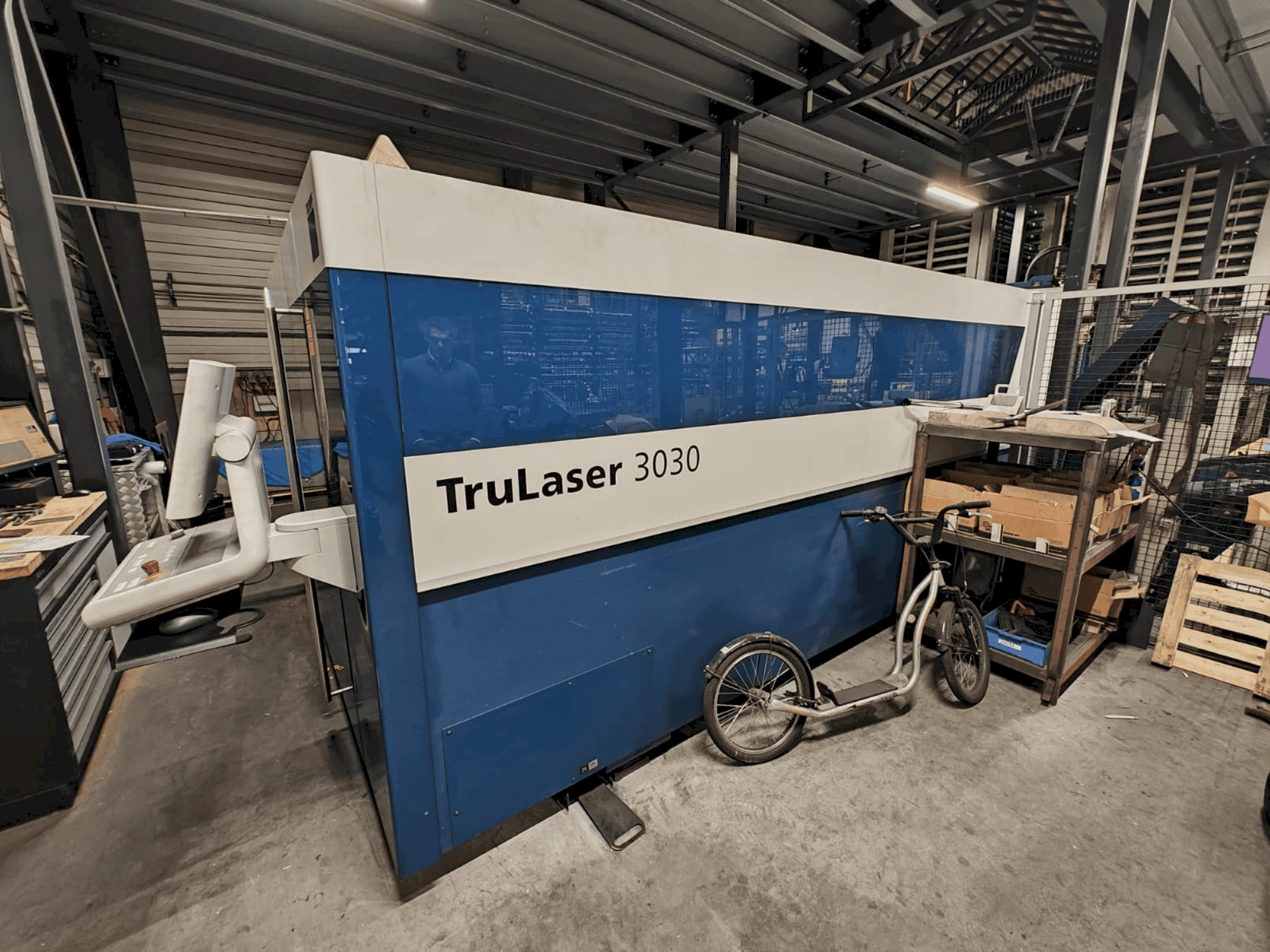 Makine TRUMPF TruLaser 3030 Fiber - Önden görünüm