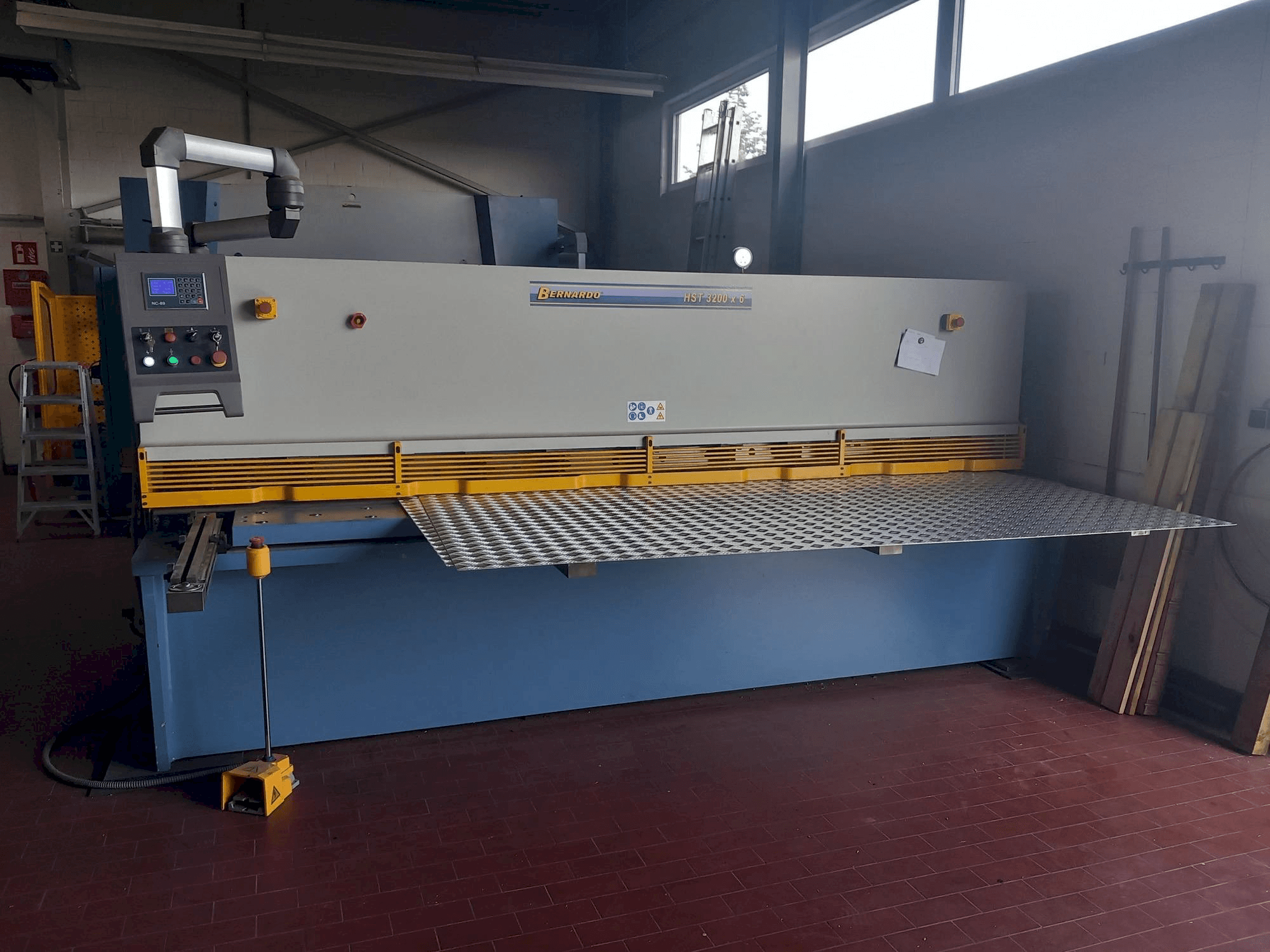 Makine Bernardo HST-3200X6 - Önden görünüm