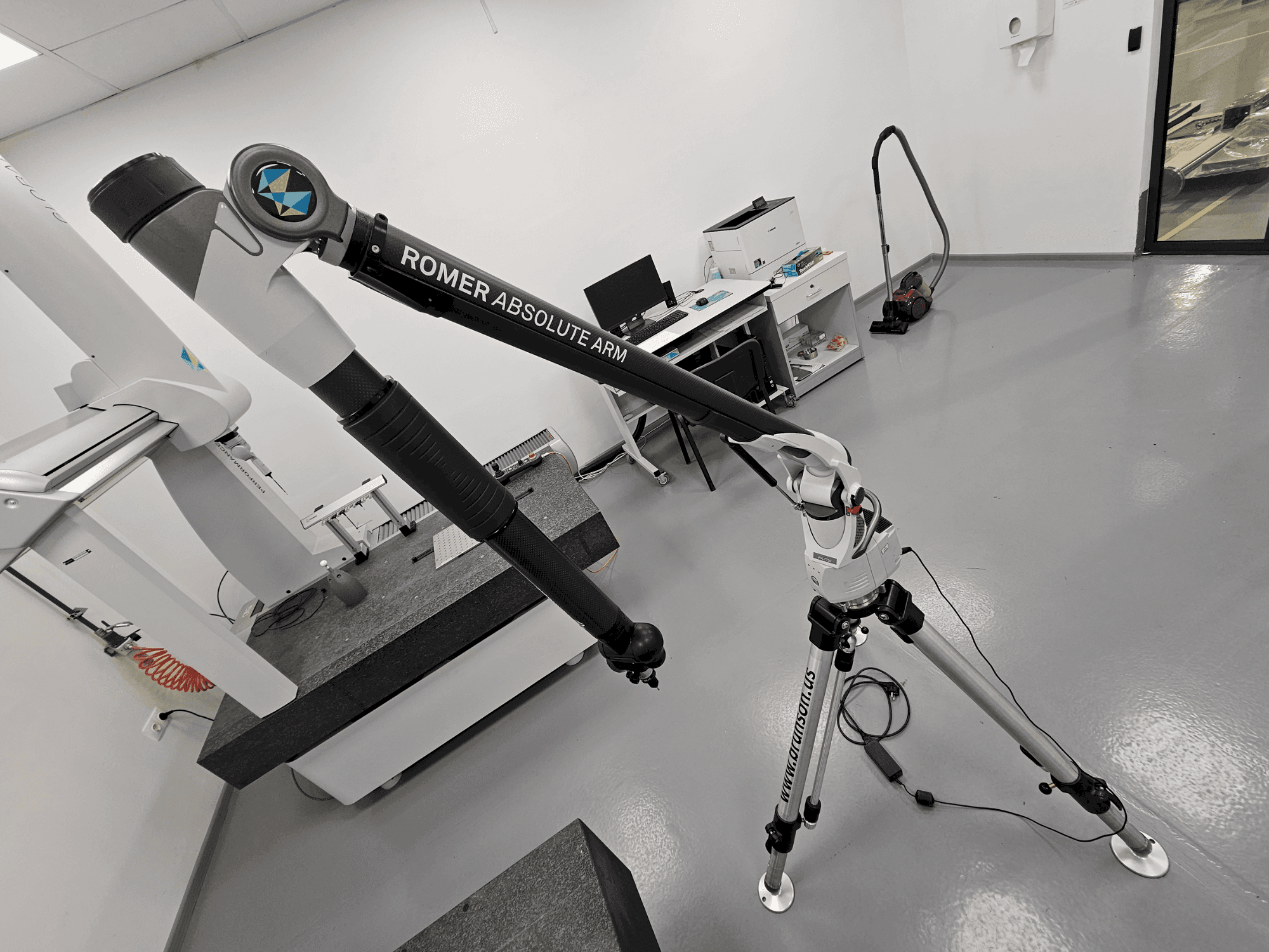 Makine ROMER Absolute Arm 7730 - Önden görünüm