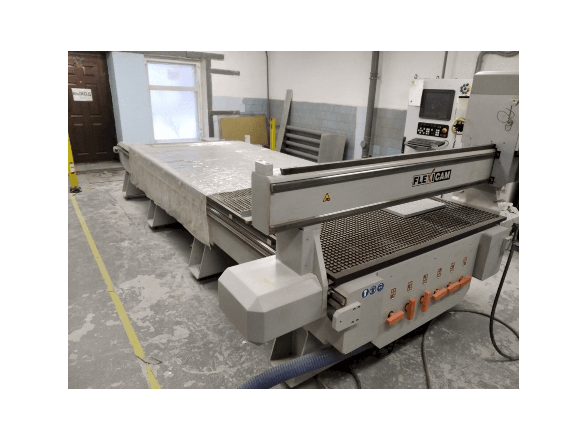 Makine Becker FLEXICAM 1540 - Önden görünüm