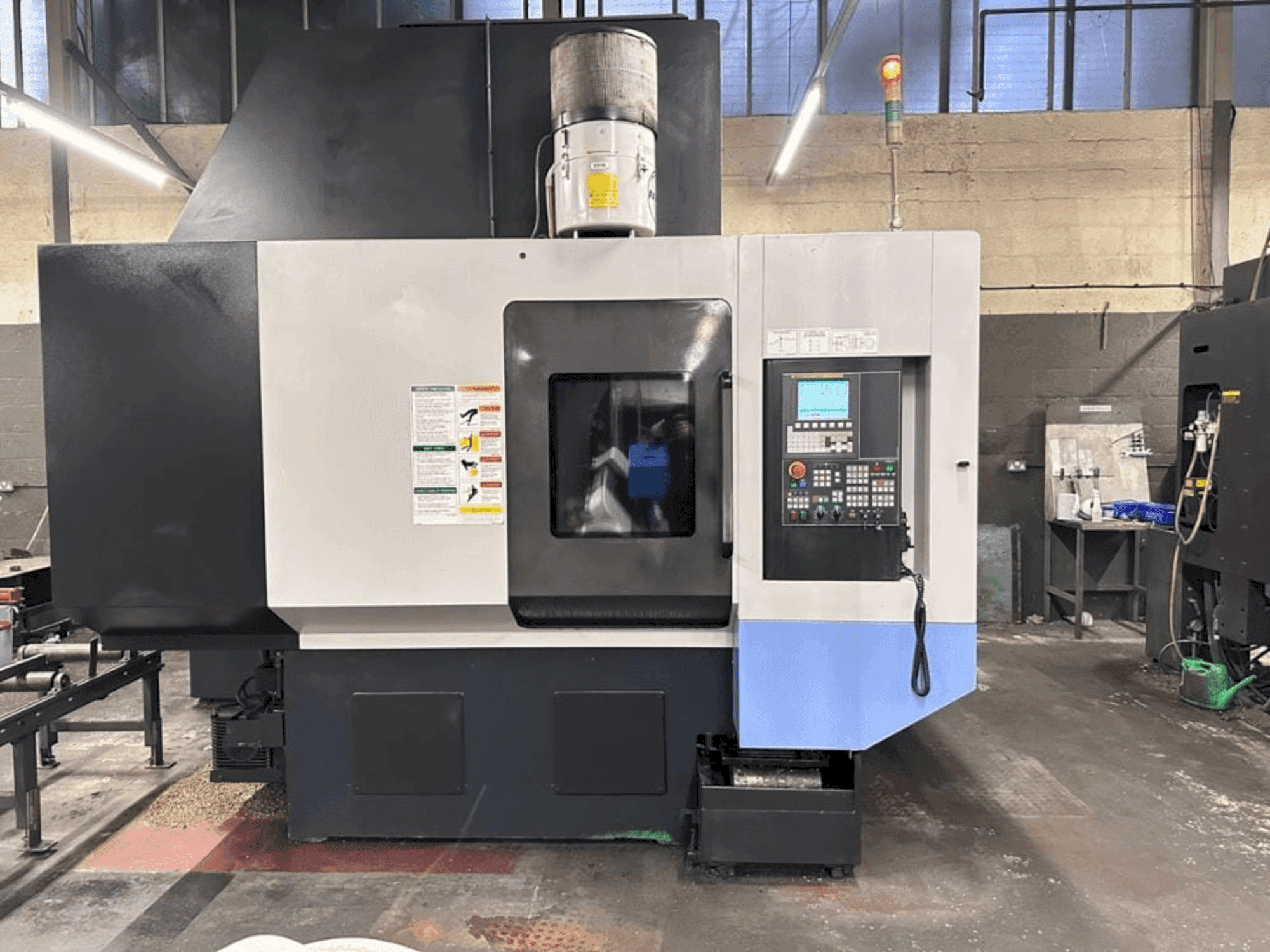 Makine DOOSAN VC-510 - Önden görünüm