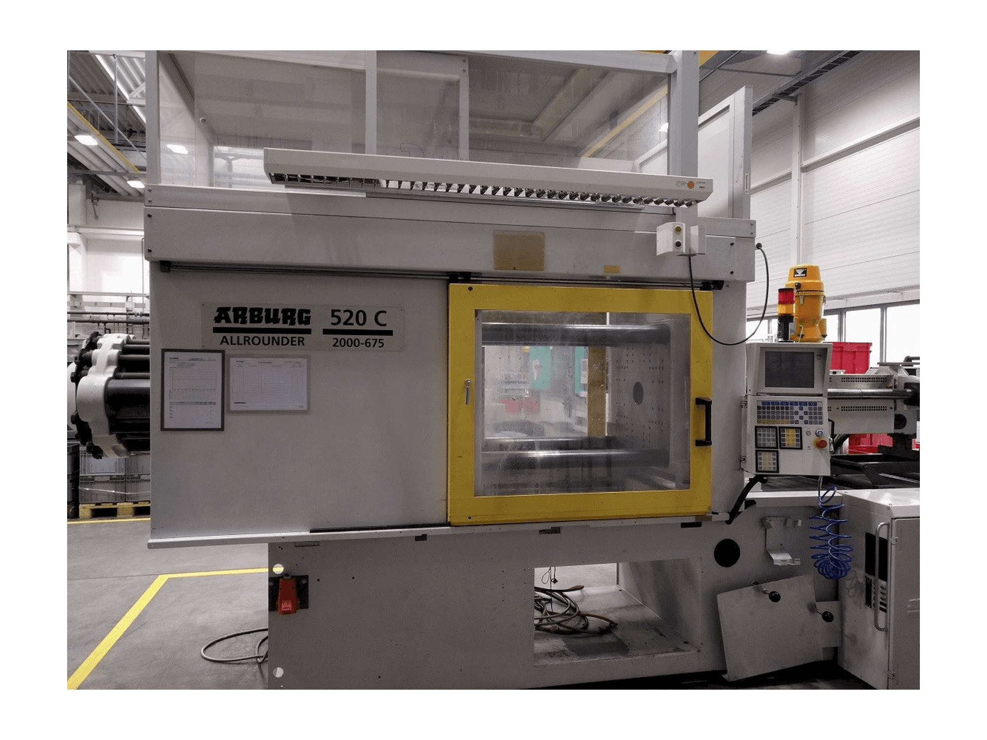 Makine Arburg 520 C 2000–675 - Önden görünüm