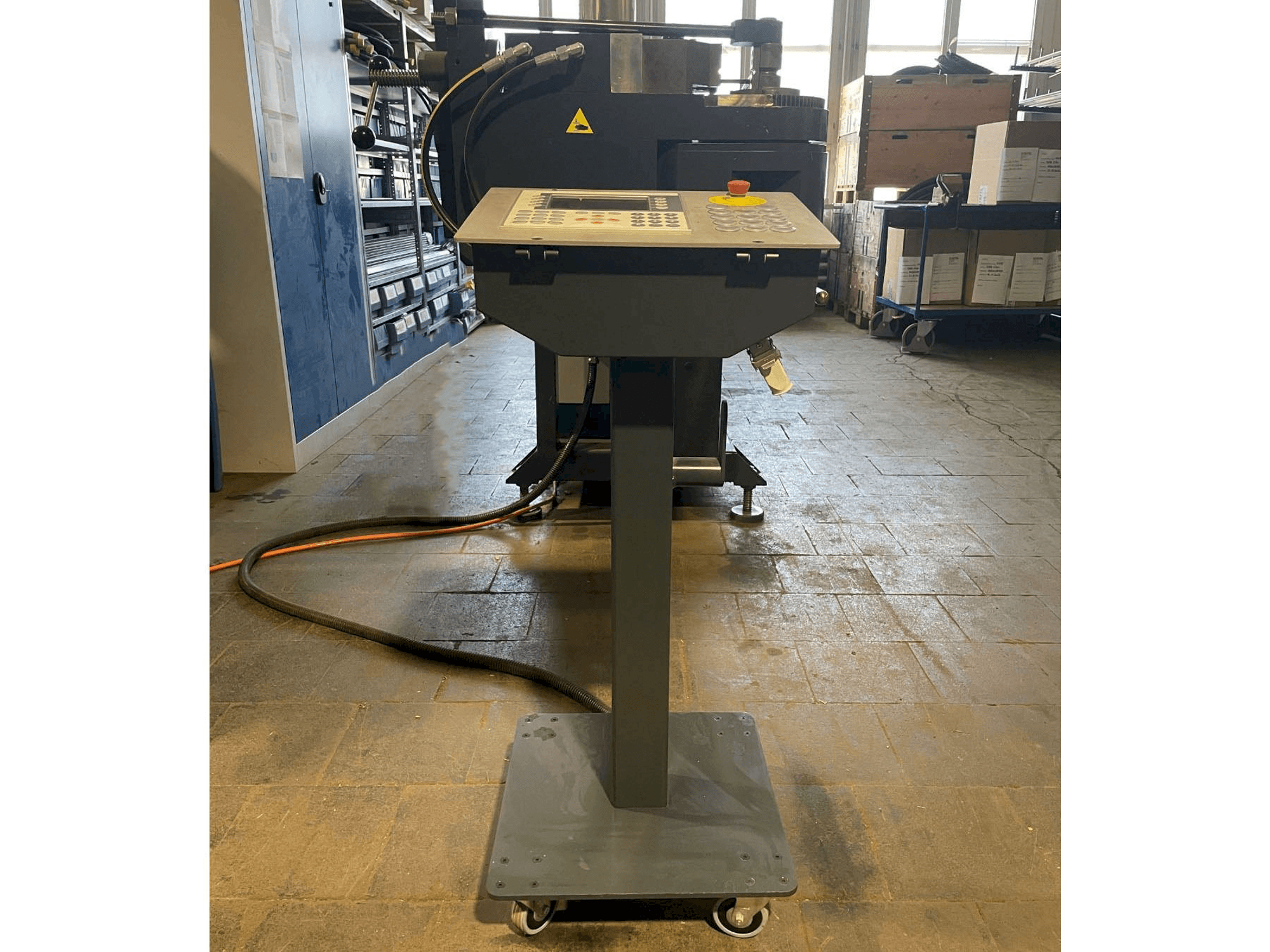 Makine Thoman FK50-3A-NC - Sol taraftaki görüntü