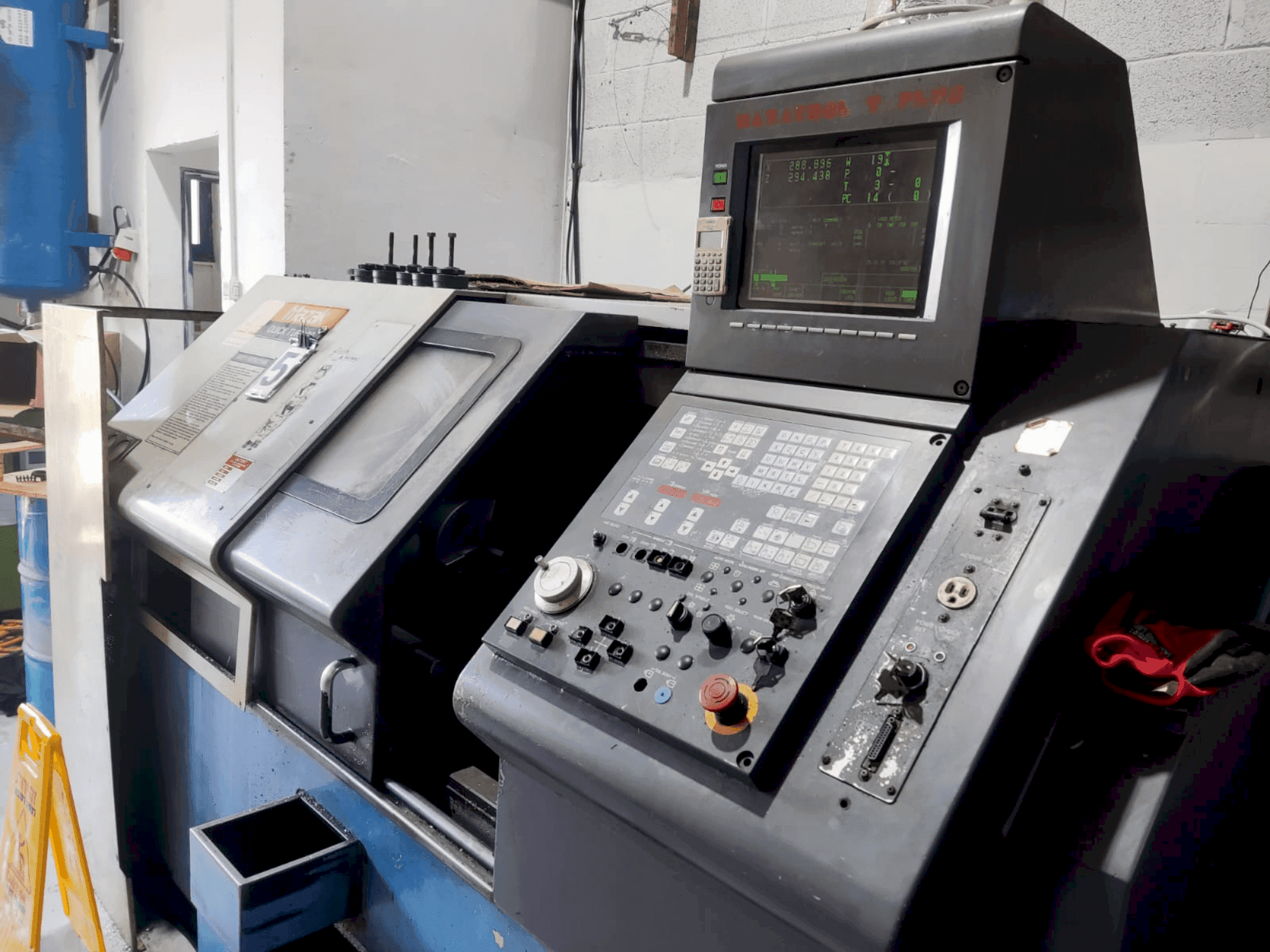 Makine Mazak Quick Turn 20 (1996) - Önden görünüm