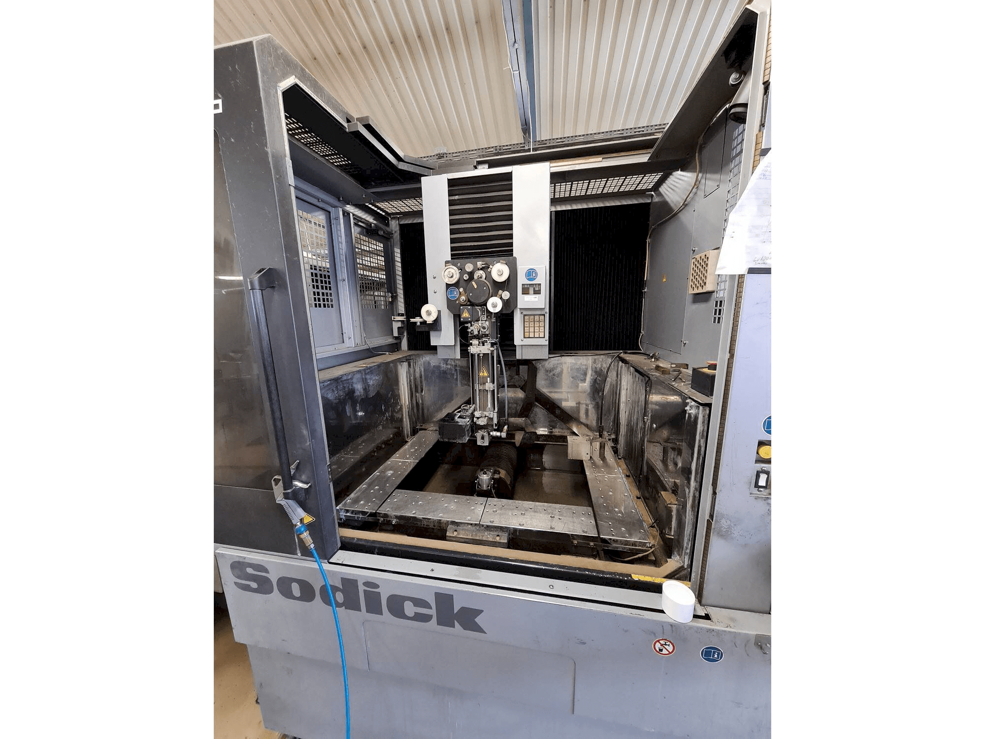 Makine Sodick AQ750L - Önden görünüm