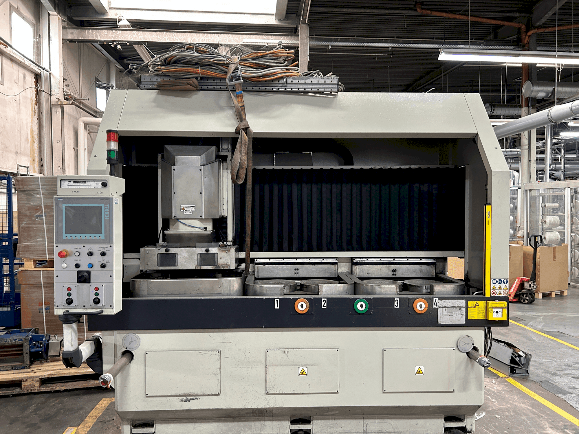 Makine Lodi VHP 300 4T CN - Önden görünüm