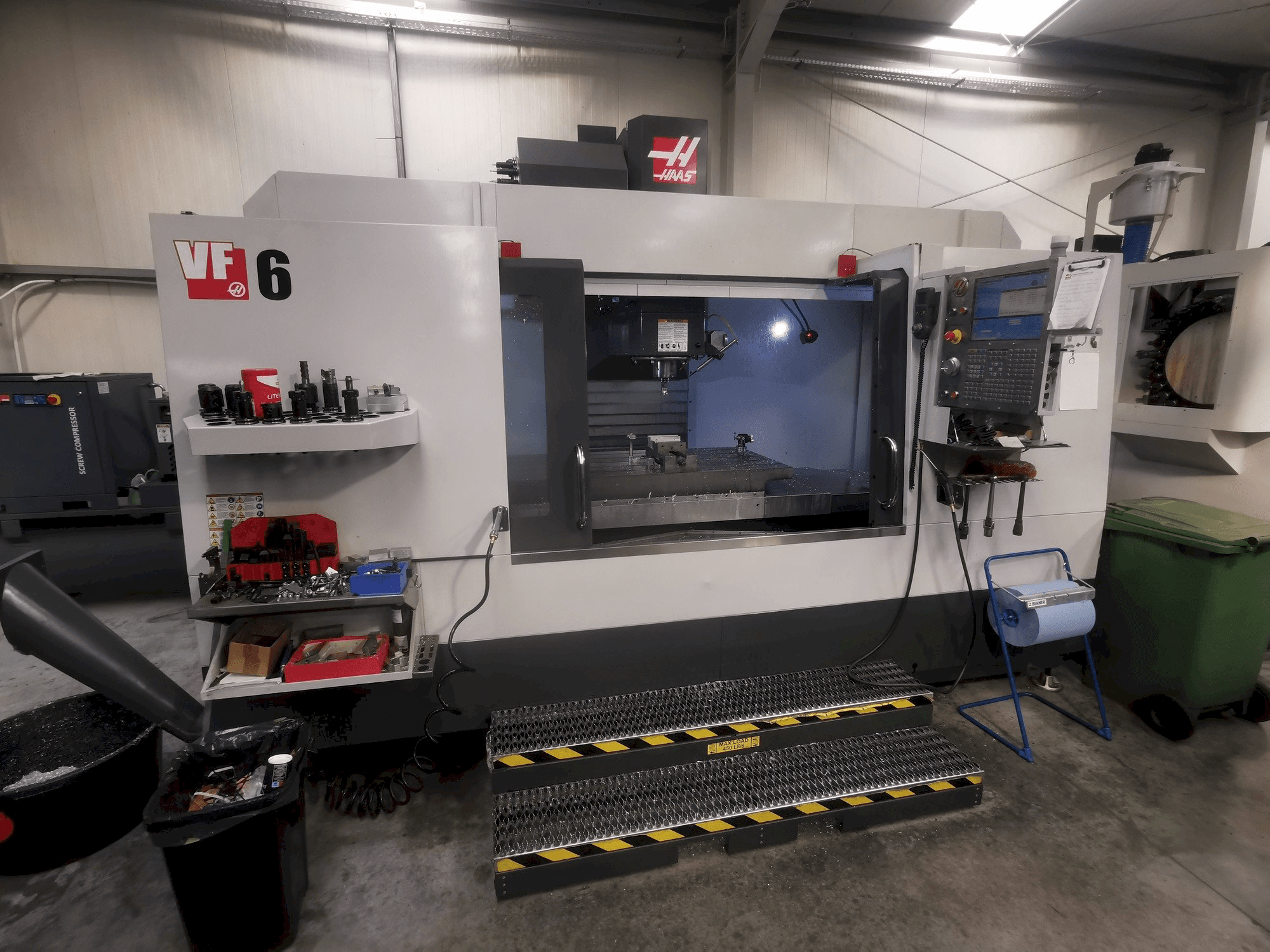Makine HAAS VF-6/40 - Önden görünüm