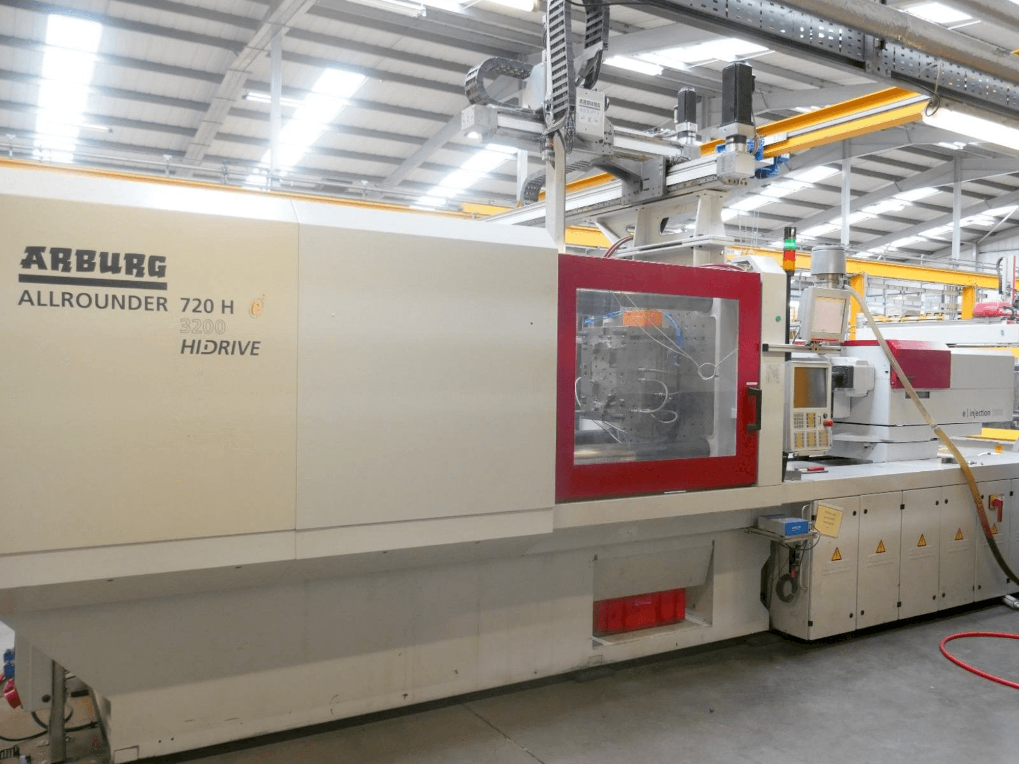 Makine Arburg Allrounder 720H 3200 1300 - Önden görünüm