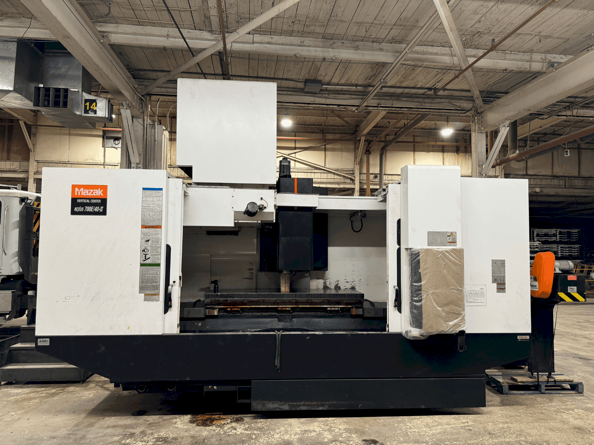 Makine Mazak VCN 700E/40-II - Önden görünüm