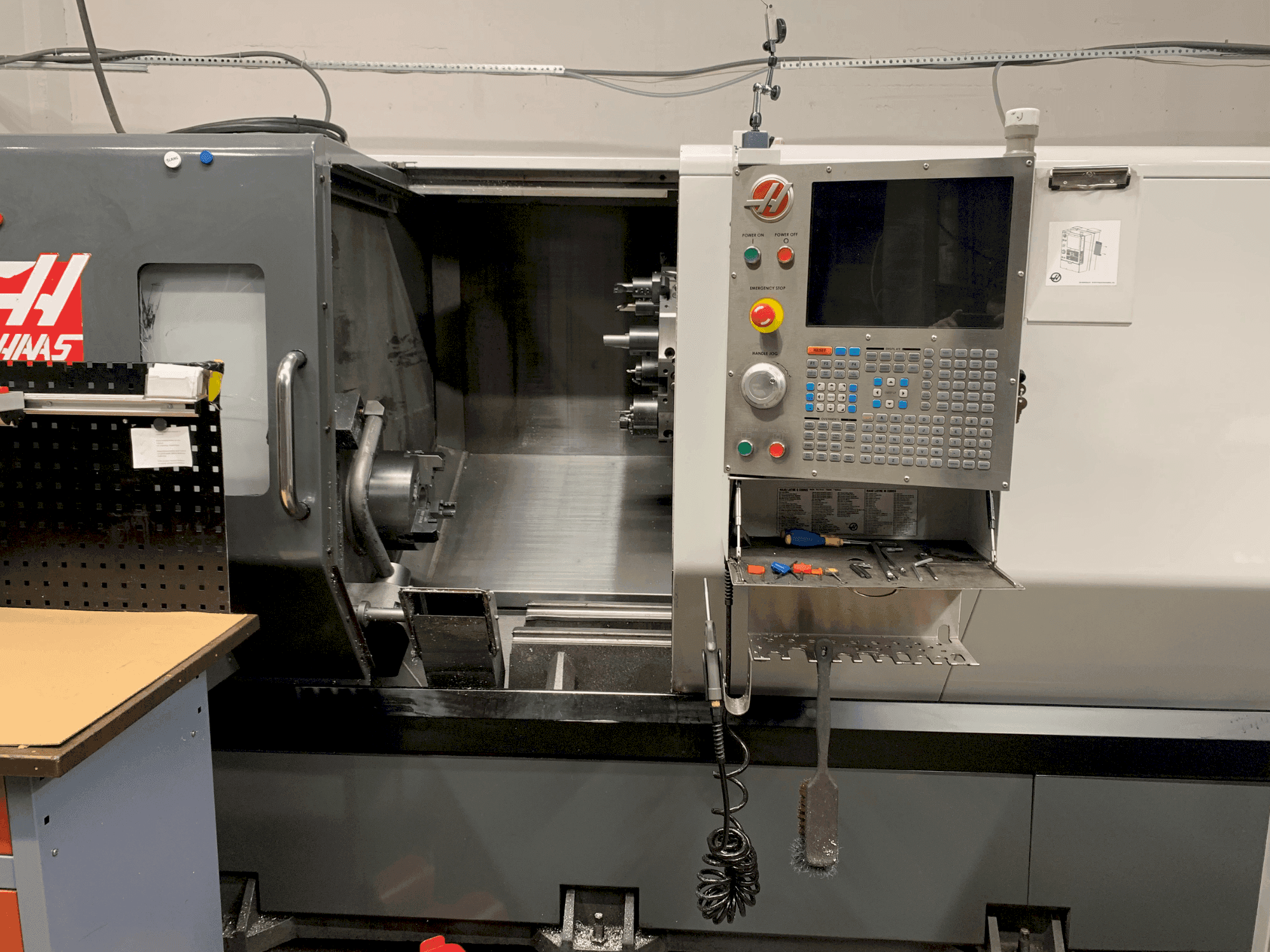 Makine HAAS ST-30Y - Önden görünüm