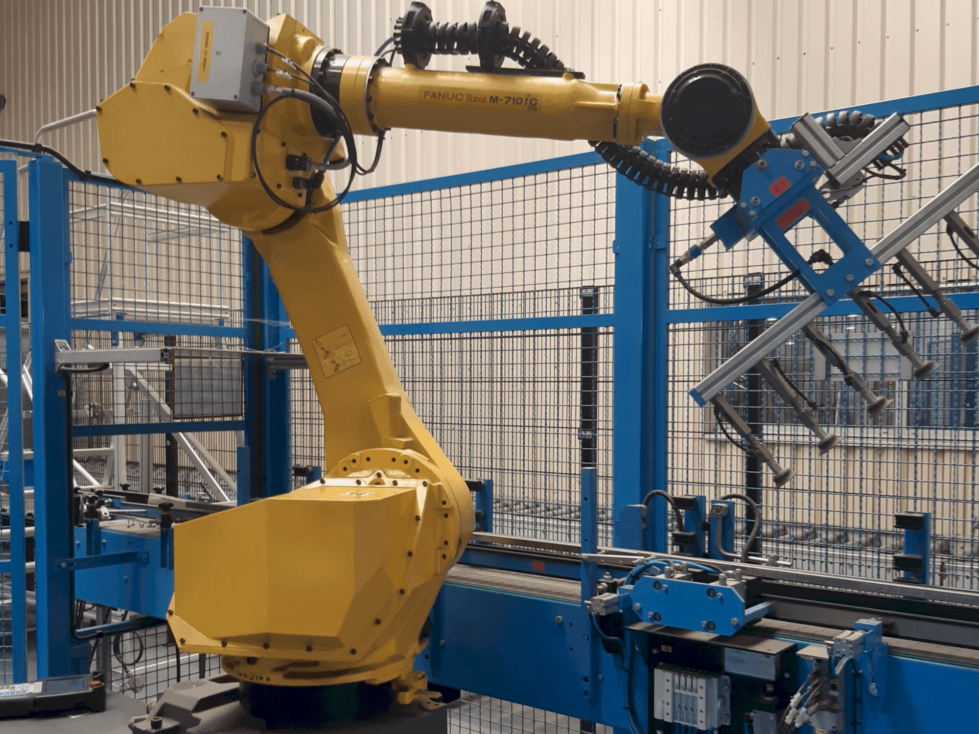 Makine FANUC M-710iC - Önden görünüm