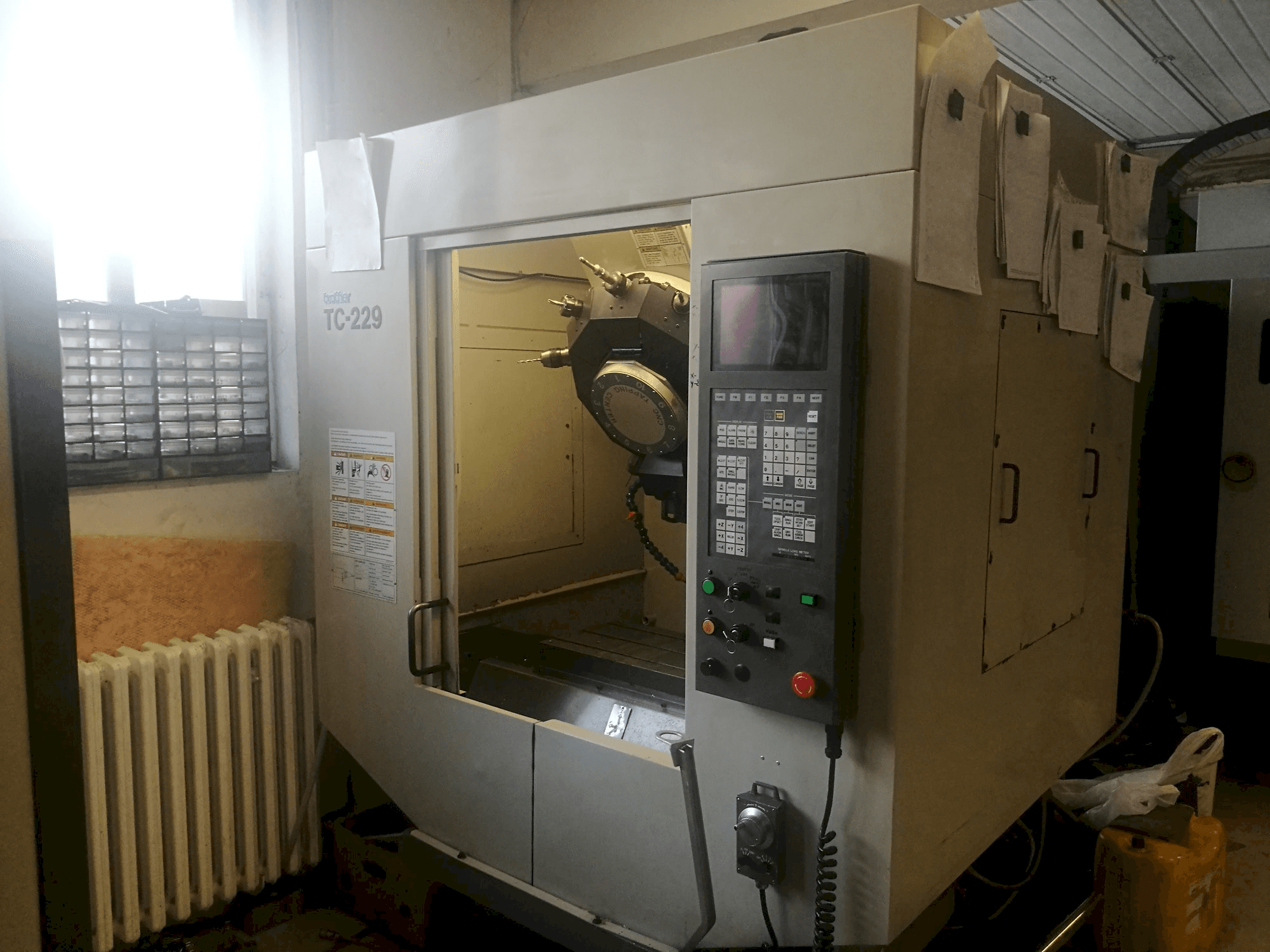 Makine Brother TC 229 - Önden görünüm