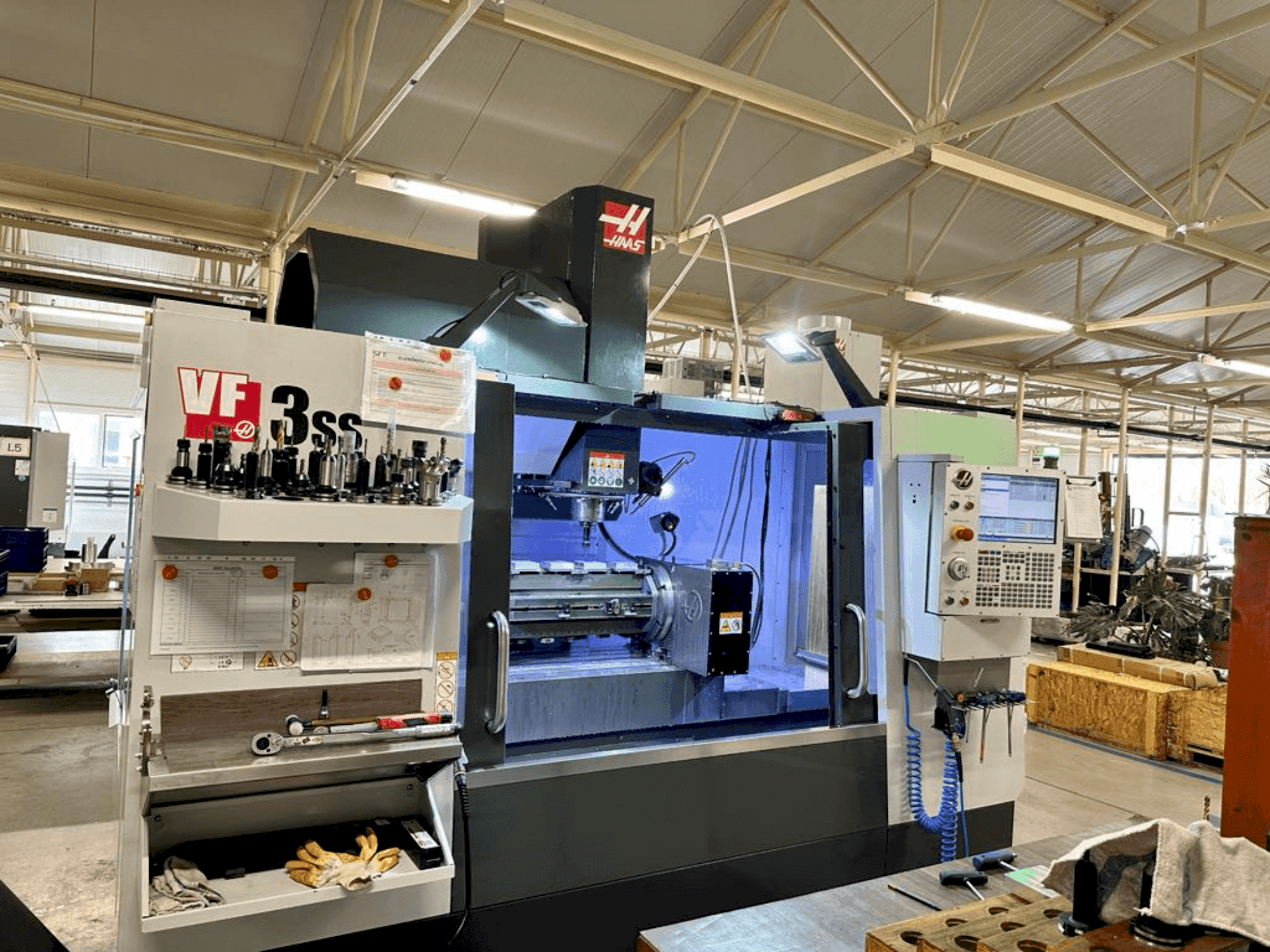 Makine HAAS VF-3SS - Önden görünüm