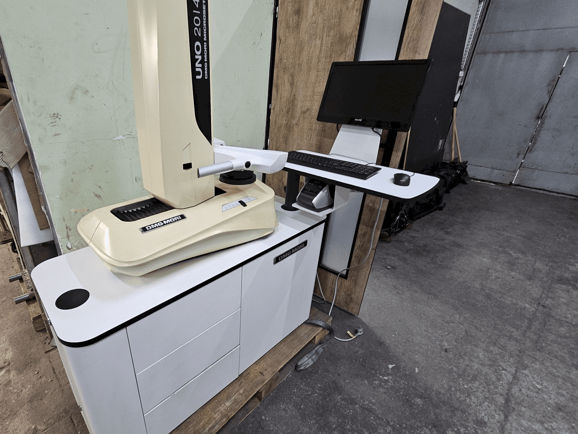 Makine DMG MORI UNO 20/40 - Önden görünüm