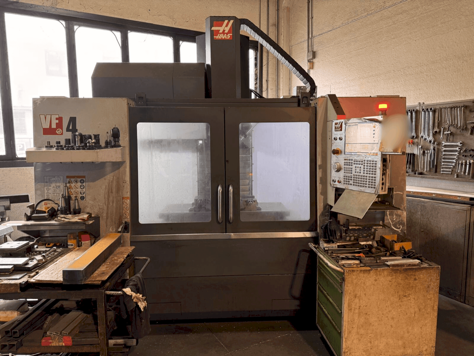 Makine HAAS VF4 - Önden görünüm