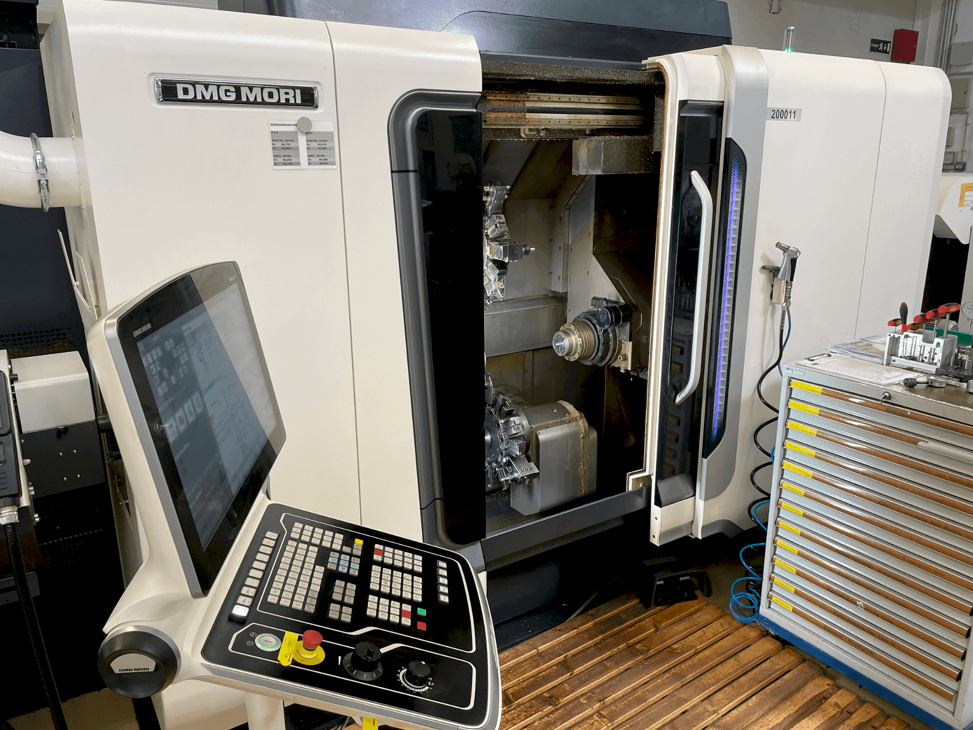 Makine DMG MORI Sprint 50 2T - Sol görünüm