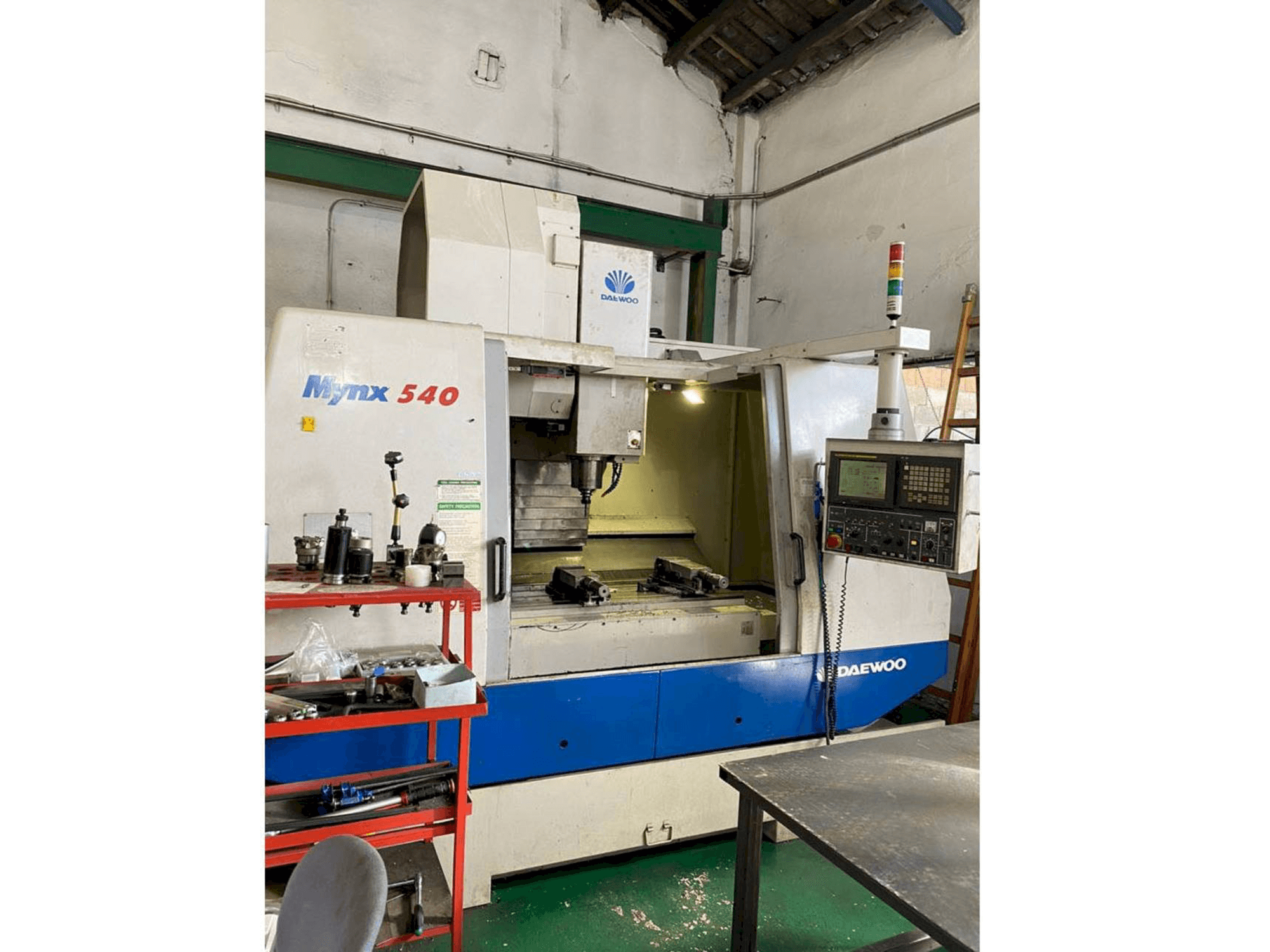 Makine DAEWOO Mynx 540 - Önden görünüm