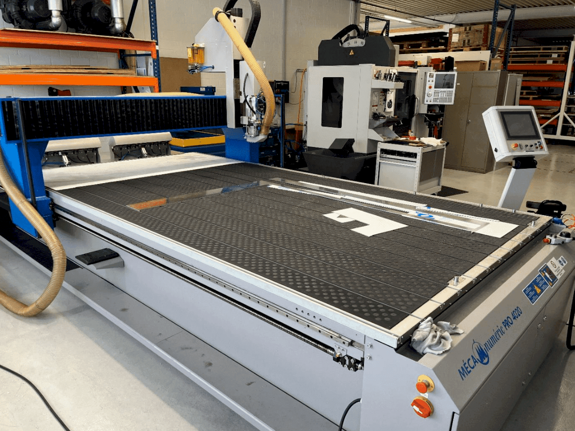 Makine MECANUMERIC MecaPro 4020 - Önden görünüm