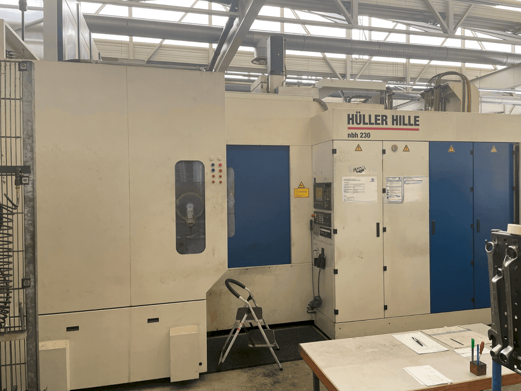 Makine HULLER HILLE NBH 230 - Önden görünüm