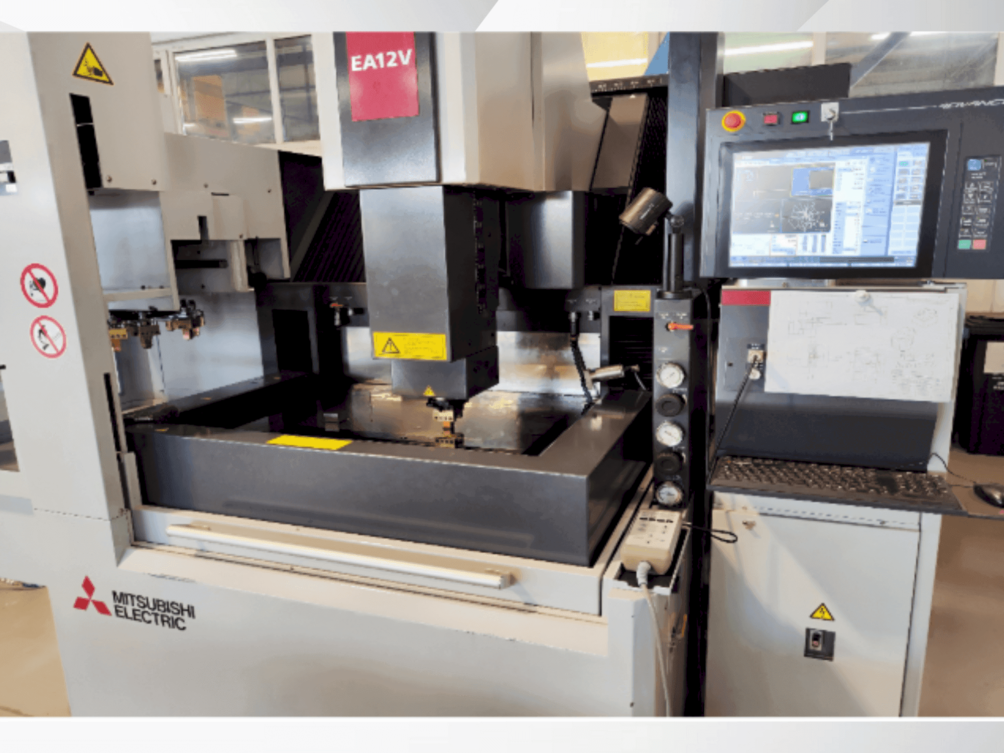 Makine Mitsubishi EA12VM ADVANCE - Önden görünüm