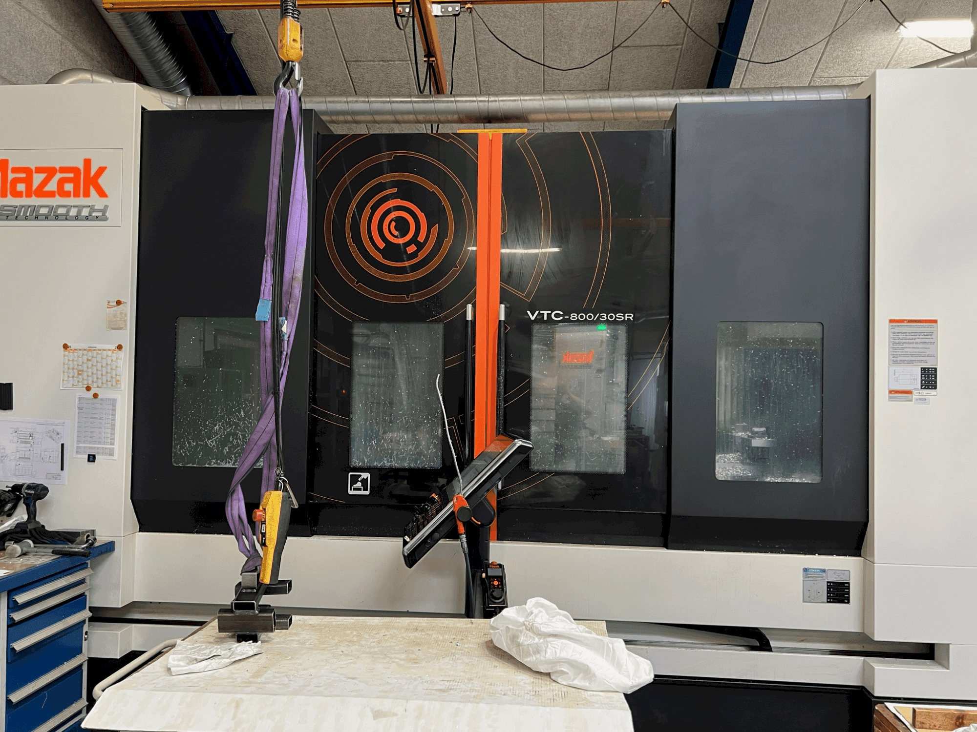 Makine Mazak VTC 800/30SR - Önden görünüm