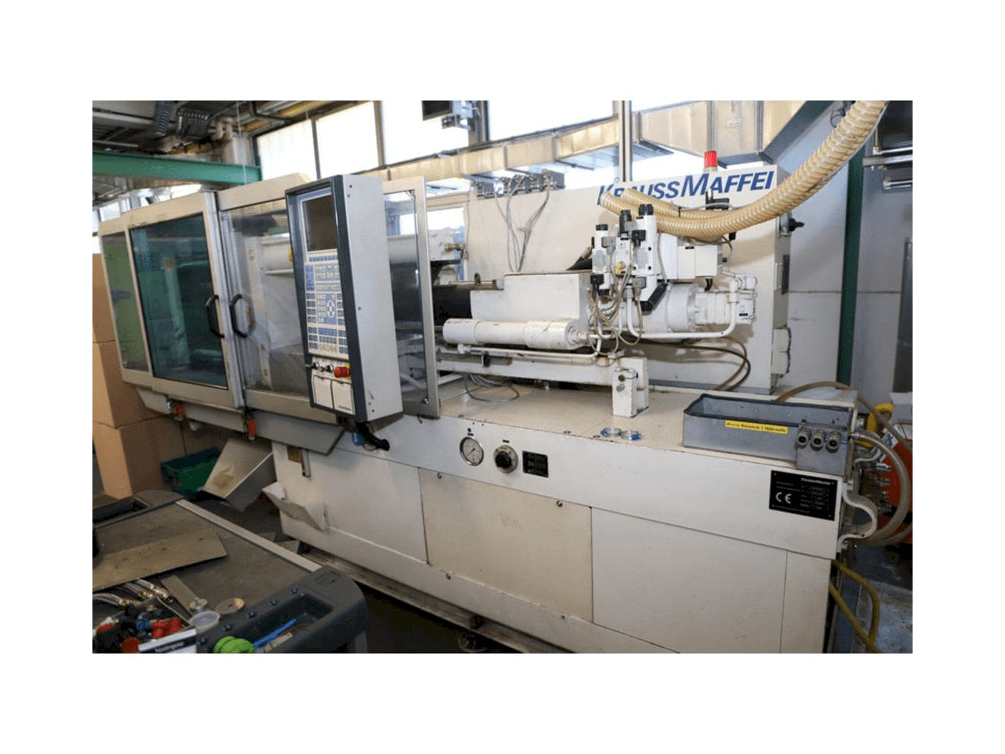 Makine Krauss Maffei 65-220 C1 - Sağ taraf görünümü
