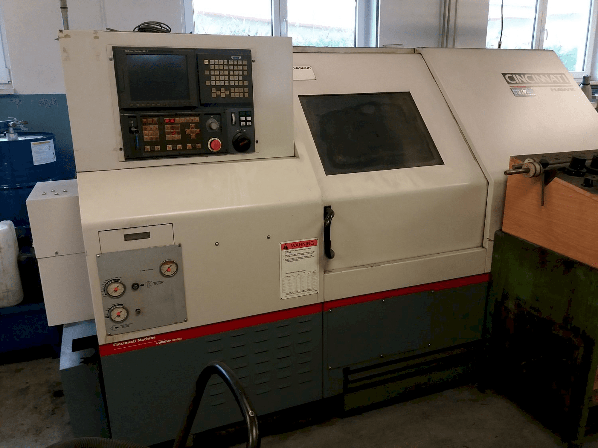 Makine Cincinnati HAWK-200M - Önden görünüm