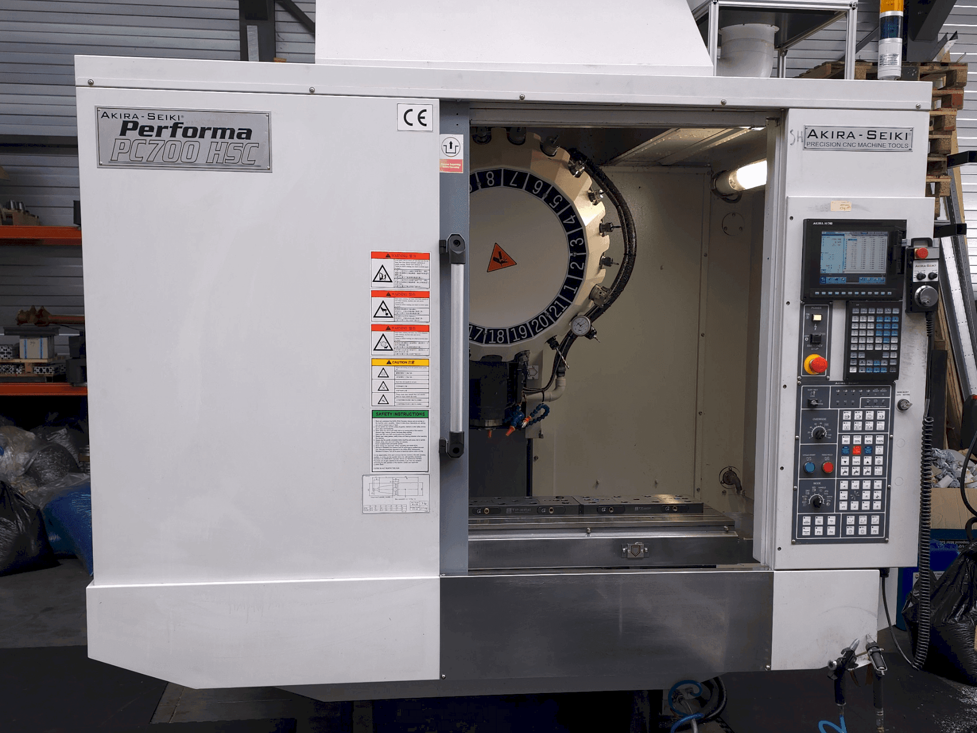 Makine Akira Seiki PC700HSC - Önden görünüm