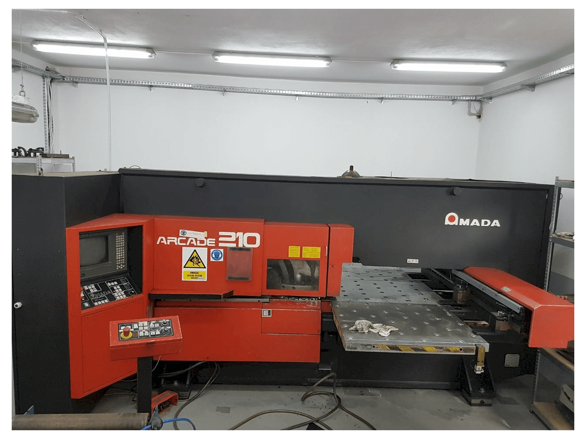 Makine AMADA ARCADE 210 - Önden görünüm