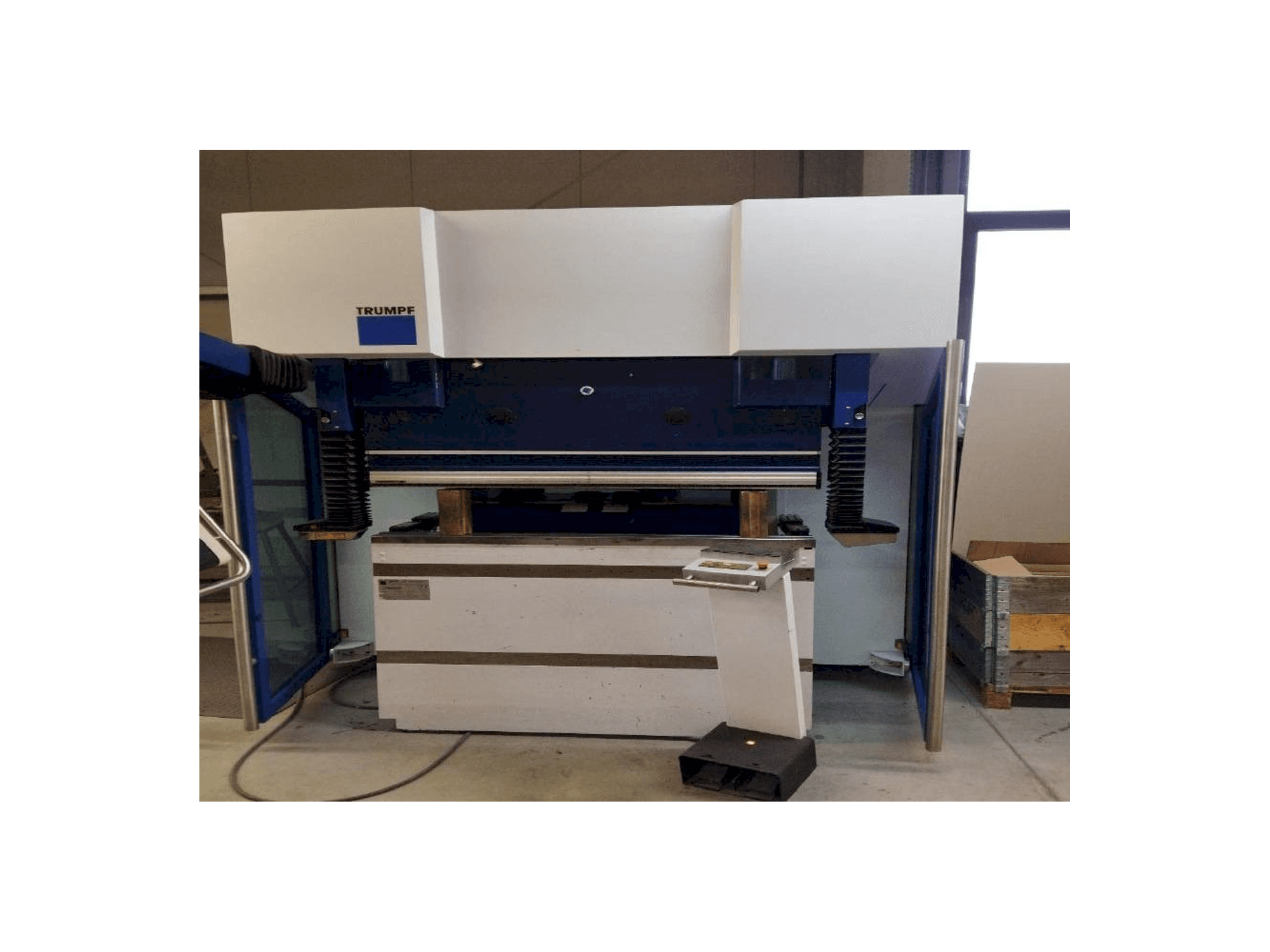 Makine TRUMPF V500 - Önden görünüm