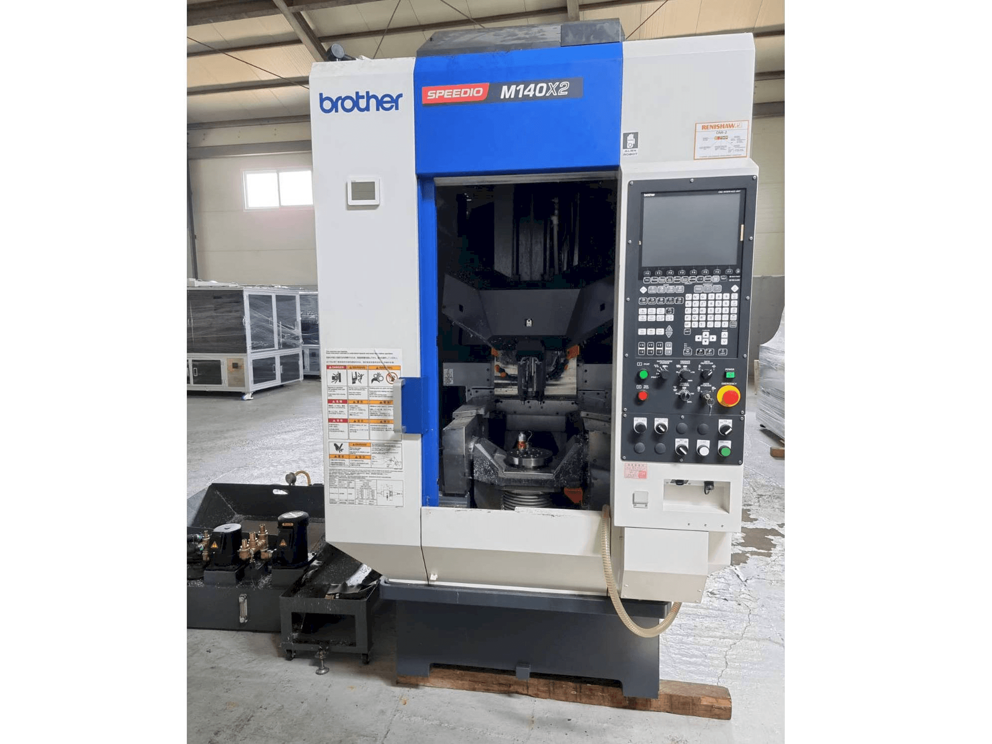 Makine Brother SPEEDIO M140X2 - Önden görünüm