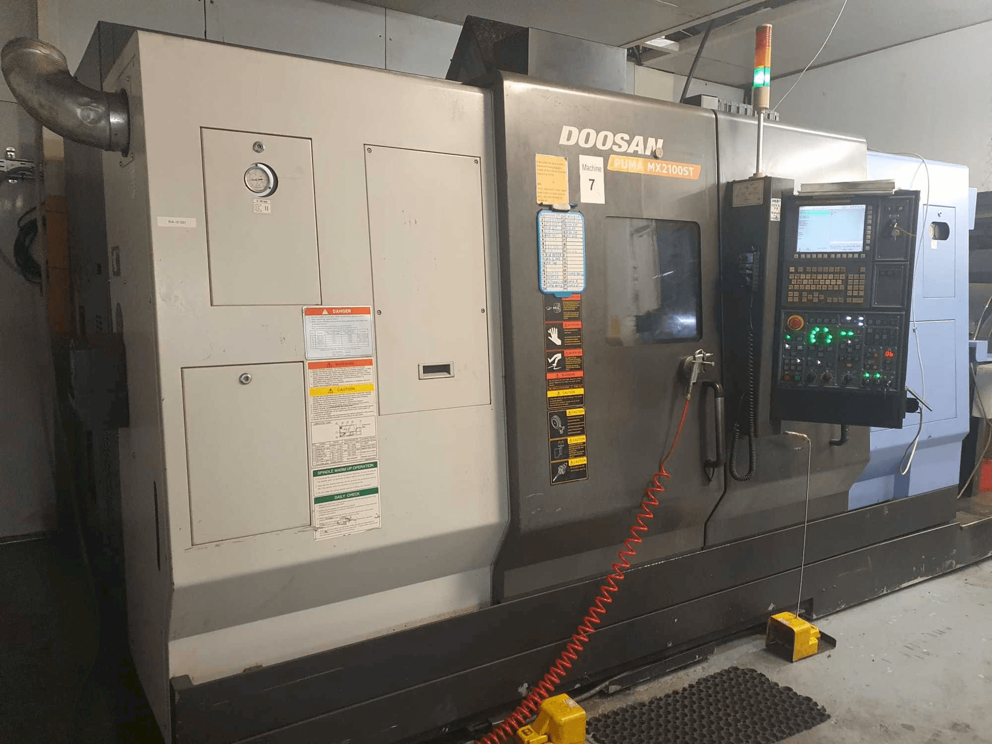 Makine Doosan Puma MX2100ST - Önden görünüm