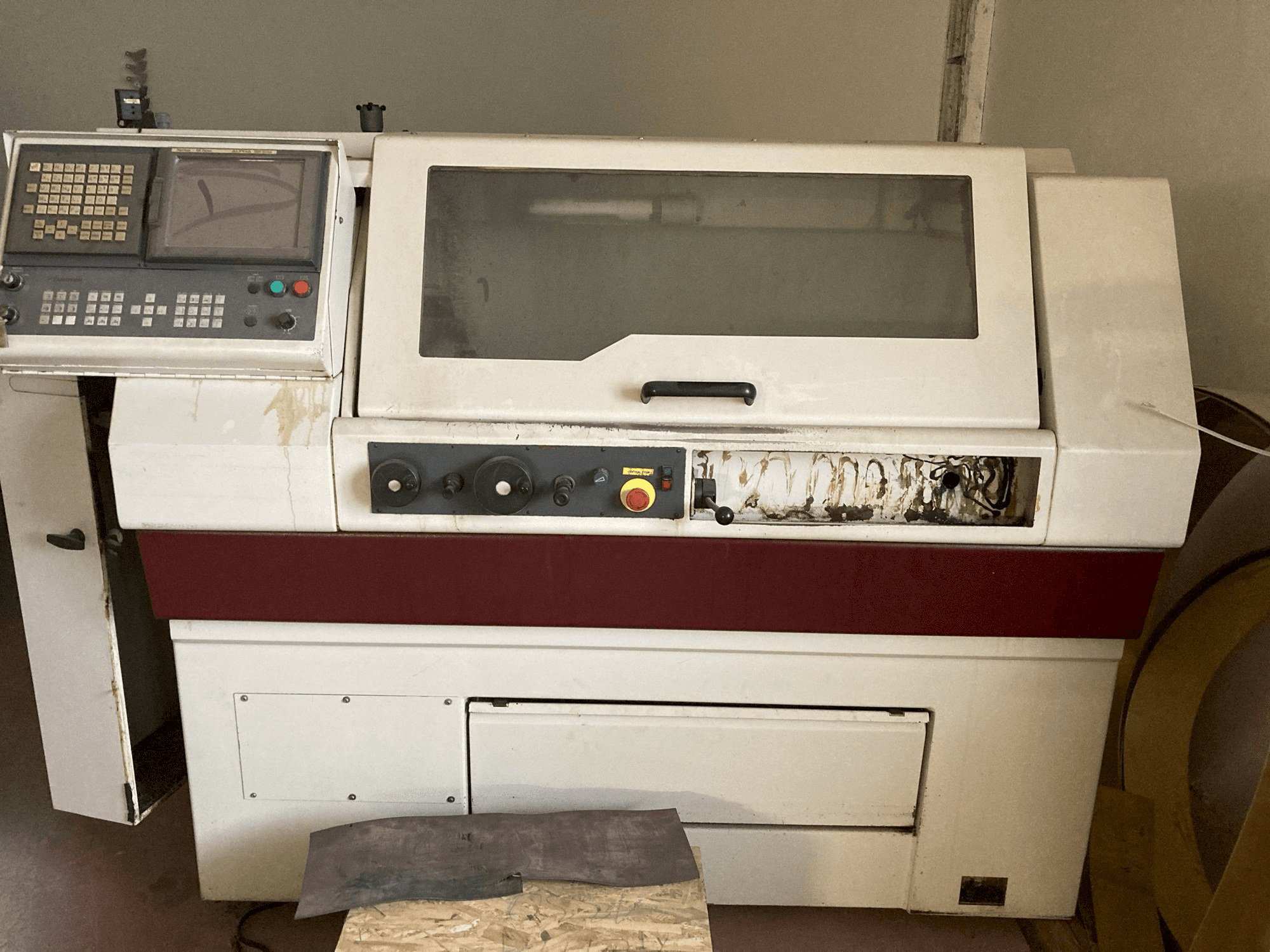 Makine Harrison Alpha 1330S - Önden görünüm