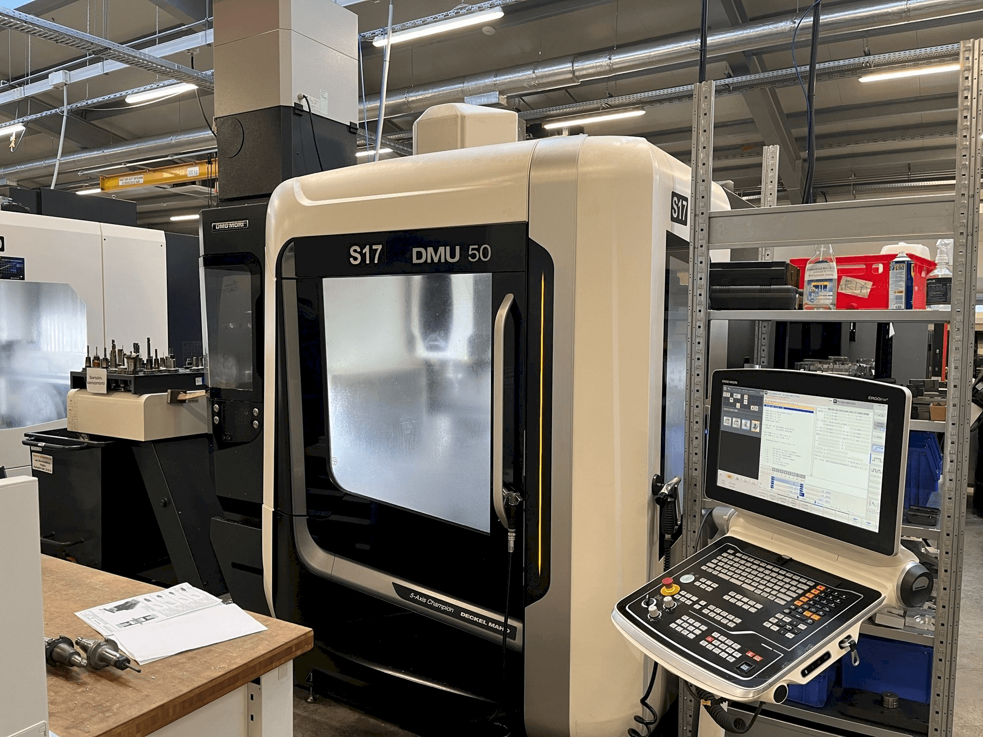 Makine DMG MORI DMU 50 - Önden görünüm