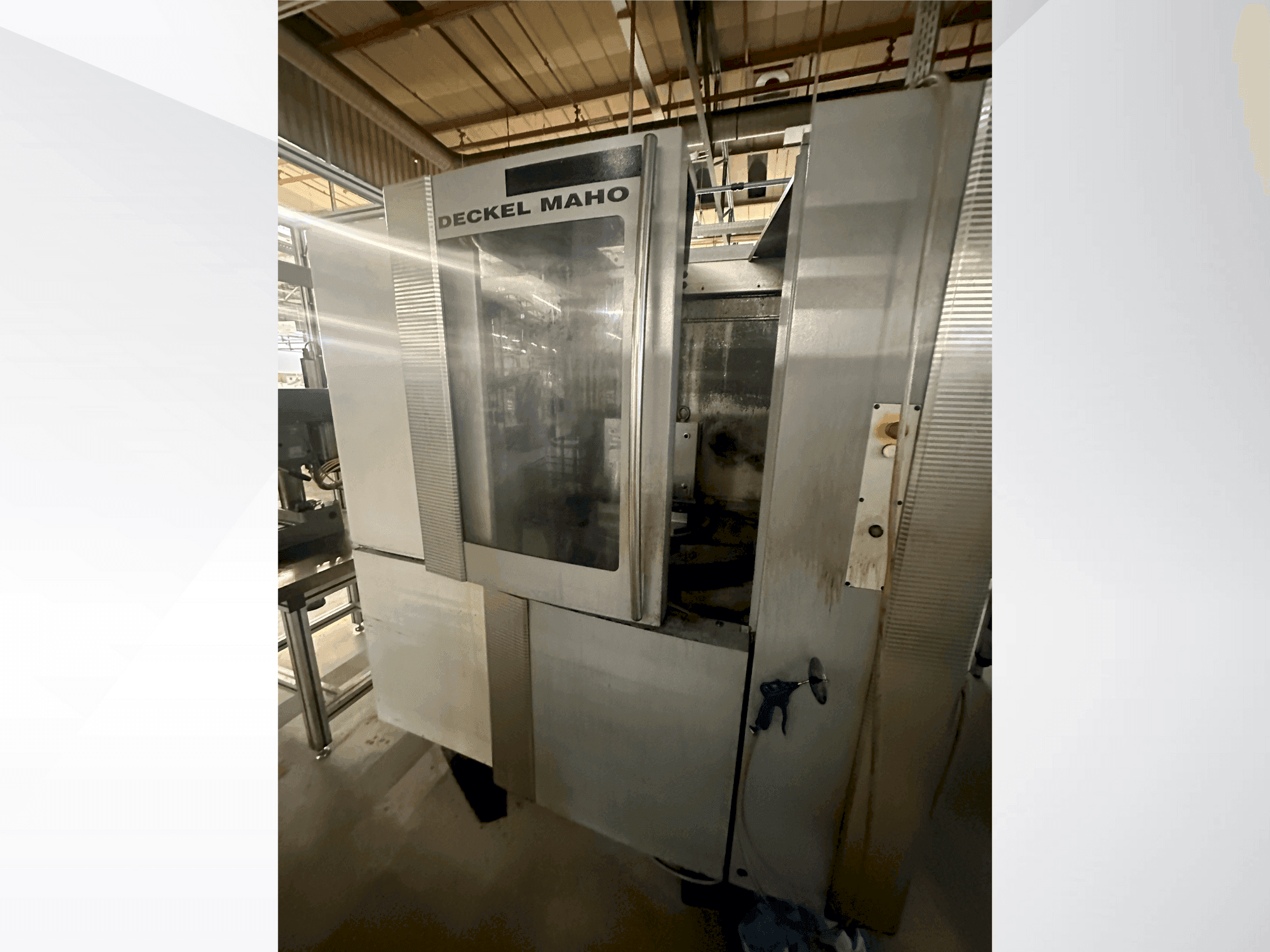 Makine DECKEL MAHO DMC 50H - Önden görünüm