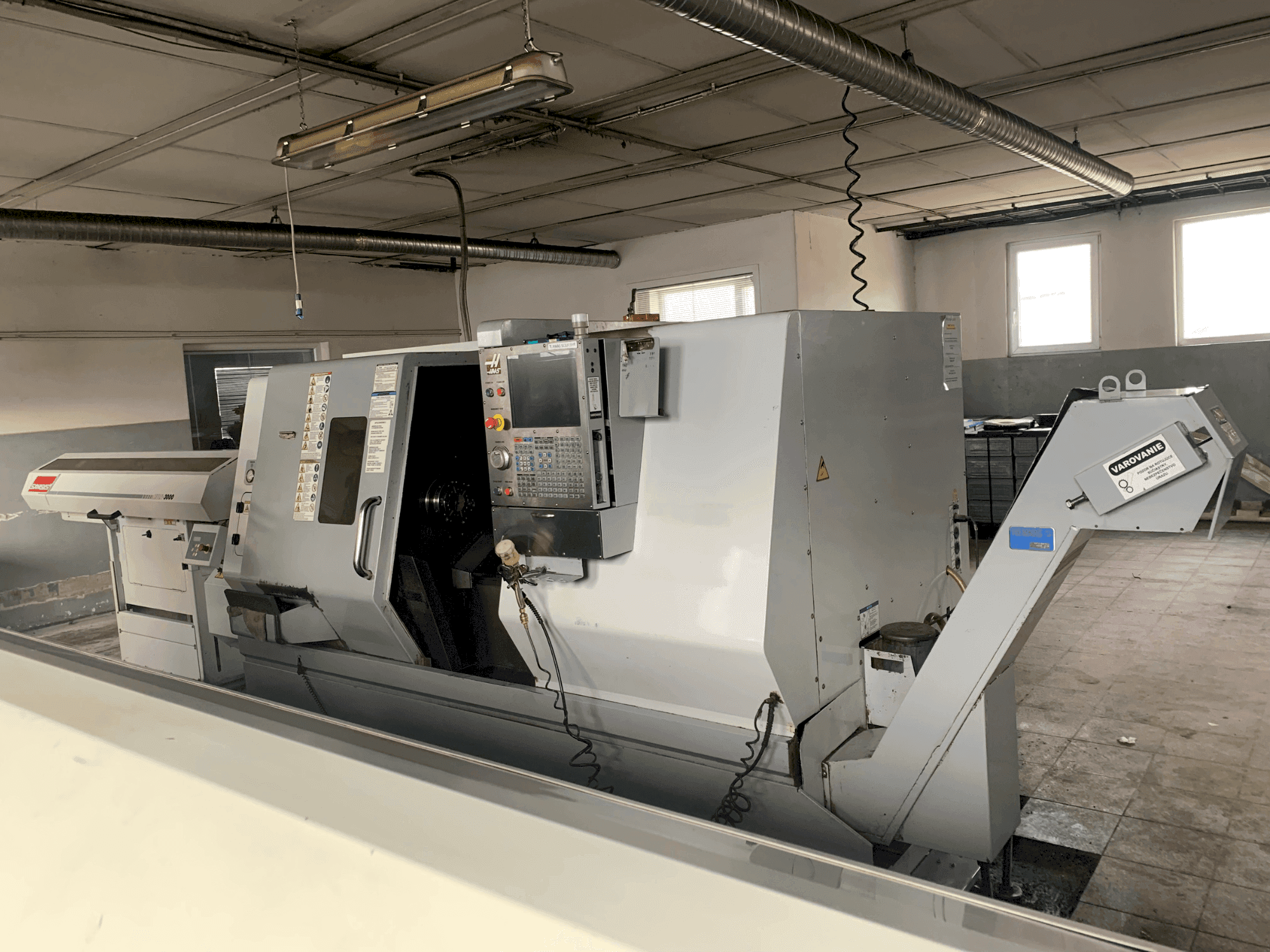 Makine HAAS SL-30TBHE - Önden görünüm
