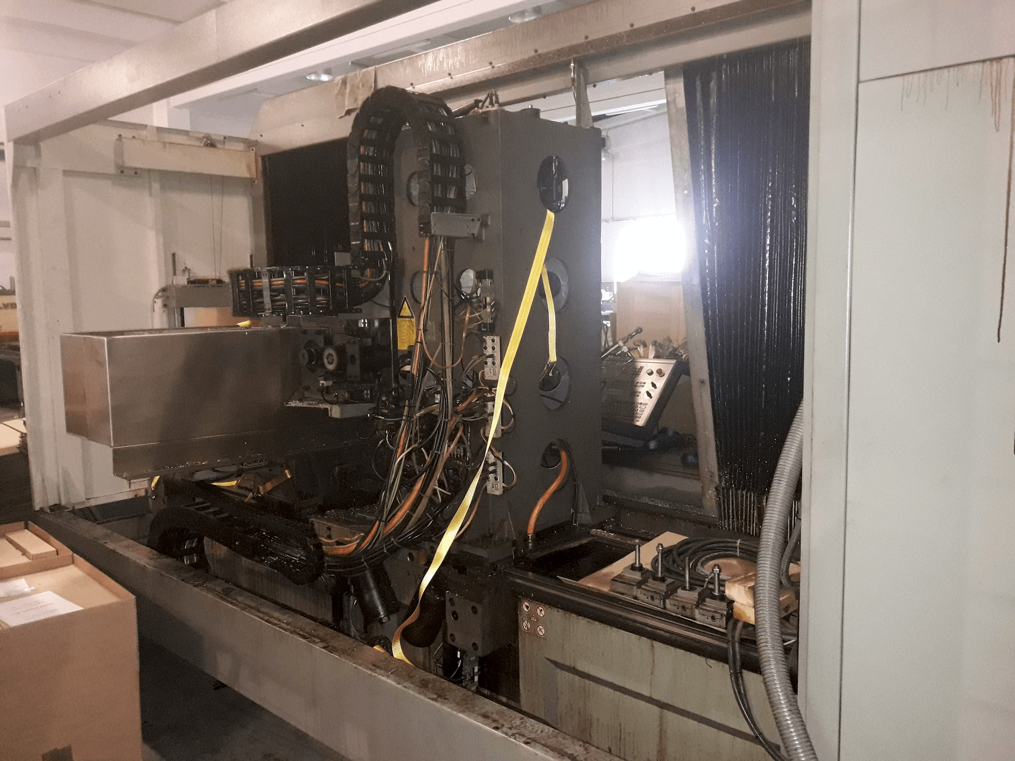Makine DMG DMF 220 linear - Önden görünüm