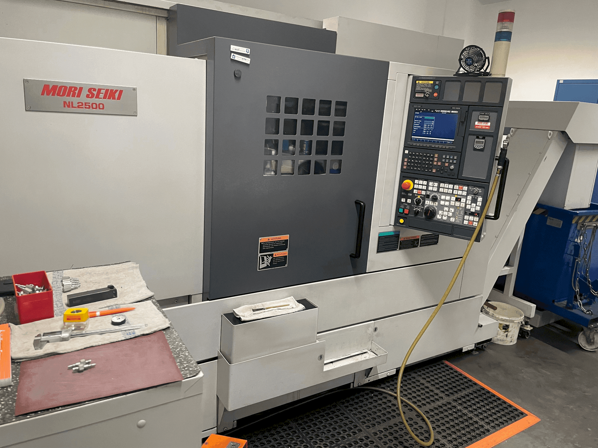 Makine MORI SEIKI NL2500Y/700 - Önden görünüm