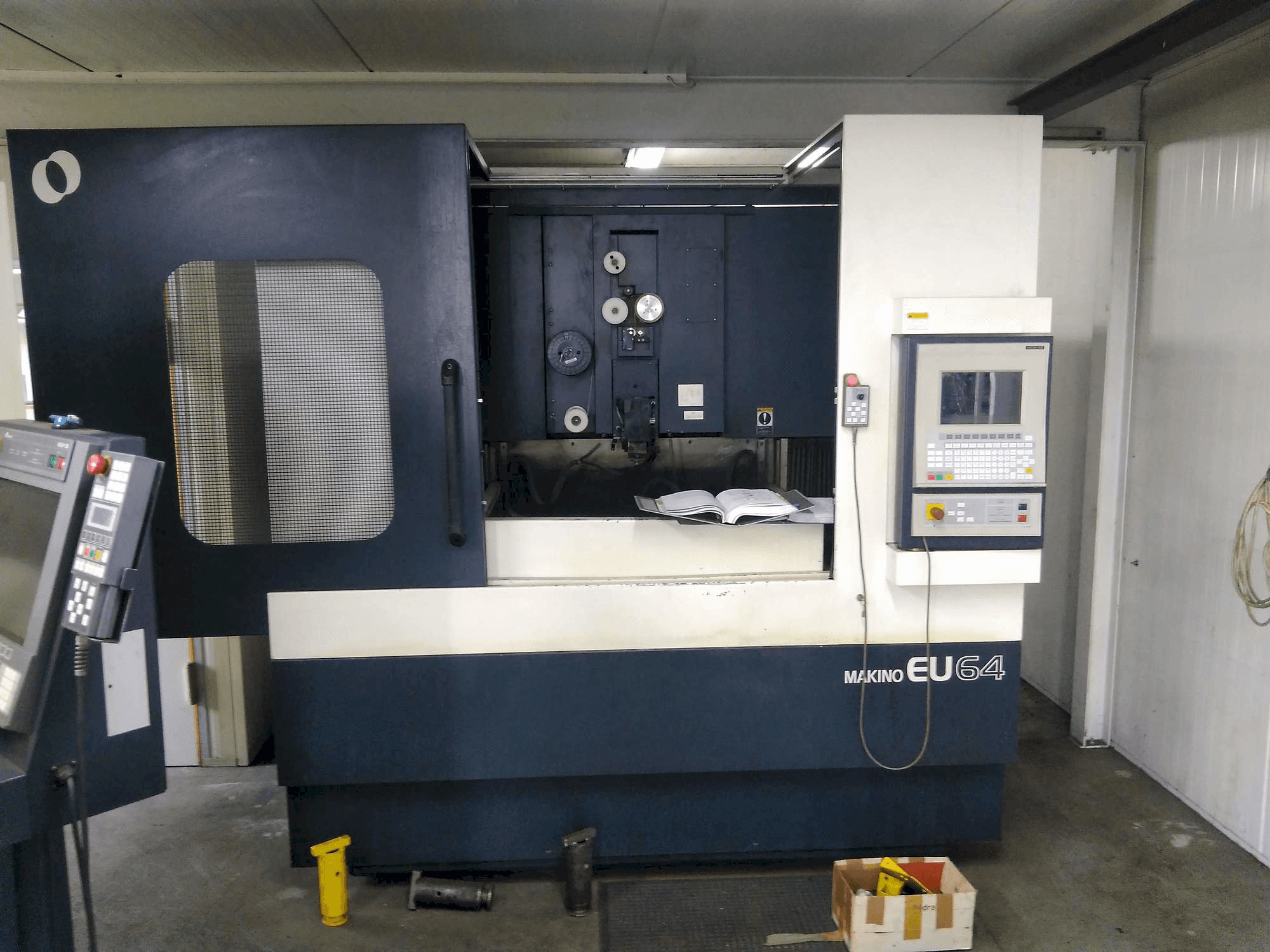 Makine Makino EU64 - Önden görünüm