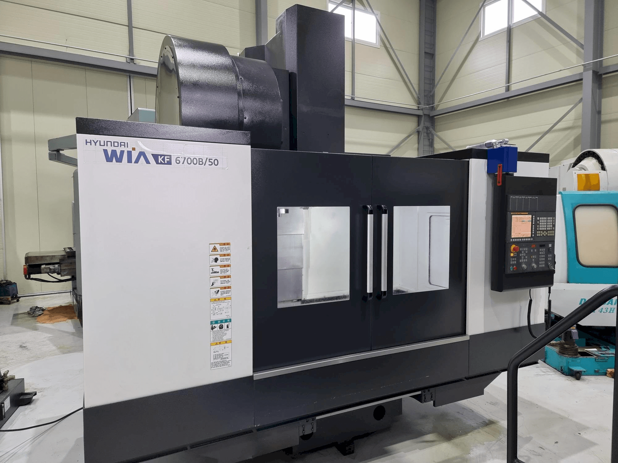 Makine Hyundai Wia KF 6700B/50 - Önden görünüm