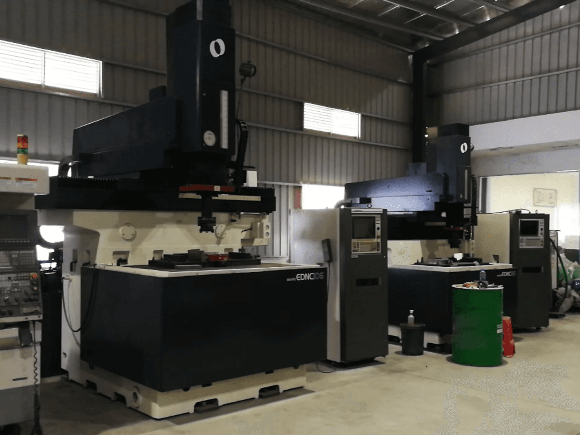 Makine Makino - Sağdan görünüm EDNC106
