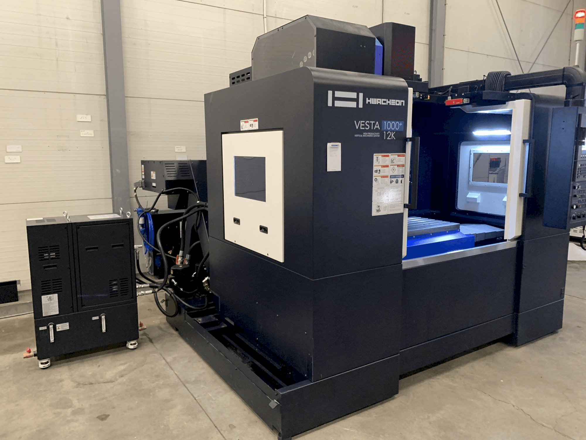 Makine HWACHEON VESTA-1000+ - Önden görünüm