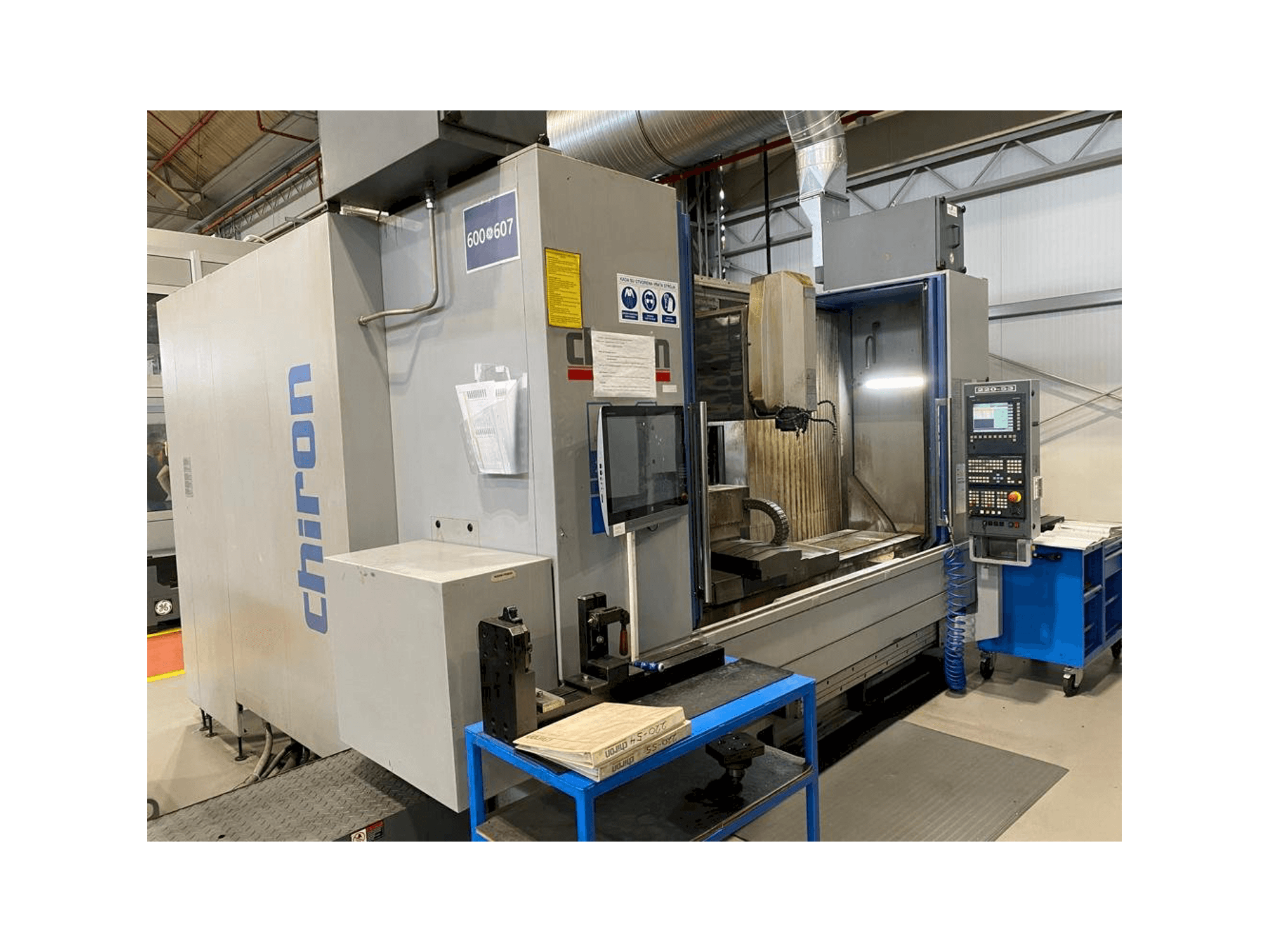 Makine CHIRON MILL 2000 - Önden görünüm